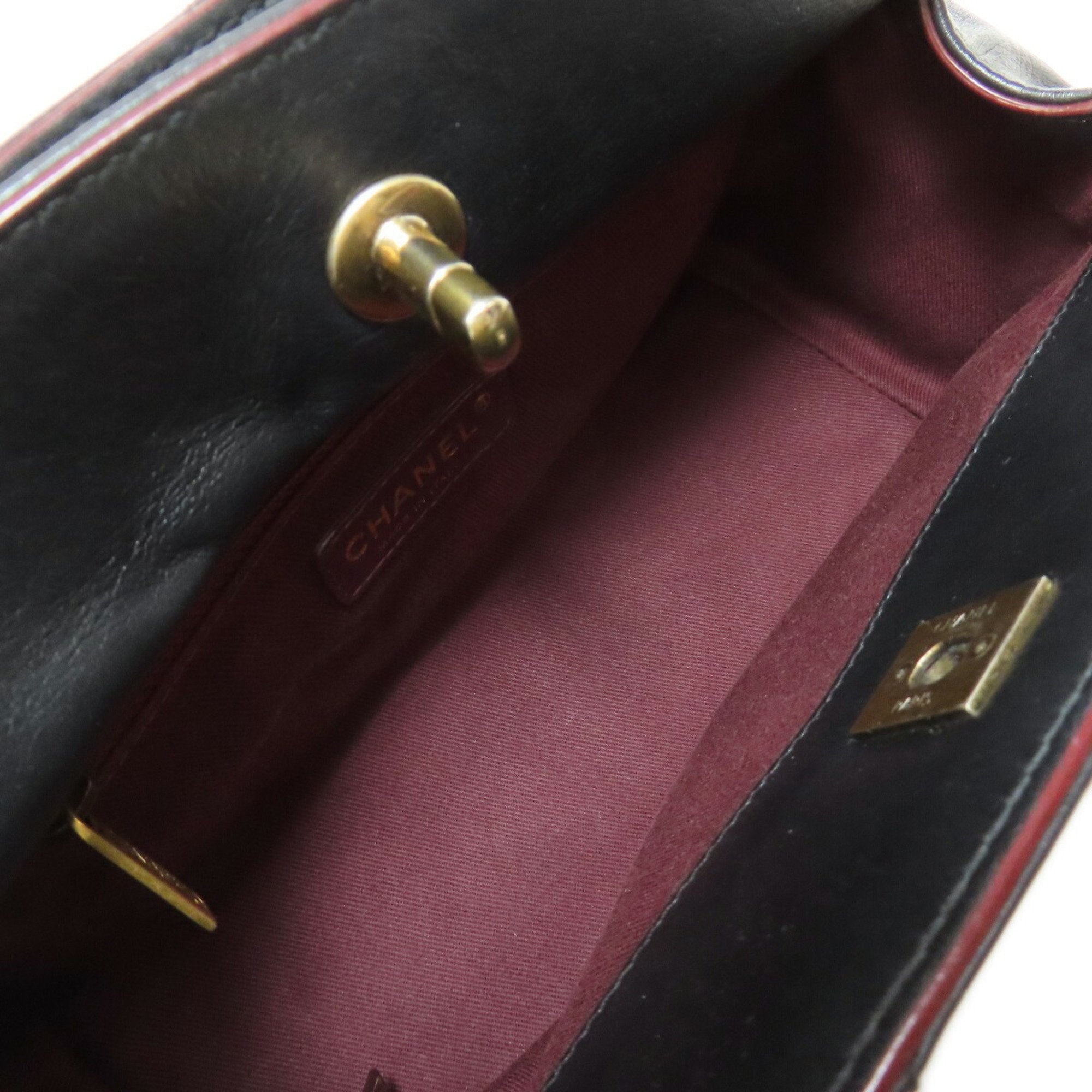 Chanel Matelasse Black Leather Shoulder Bag (Pre-Owned)