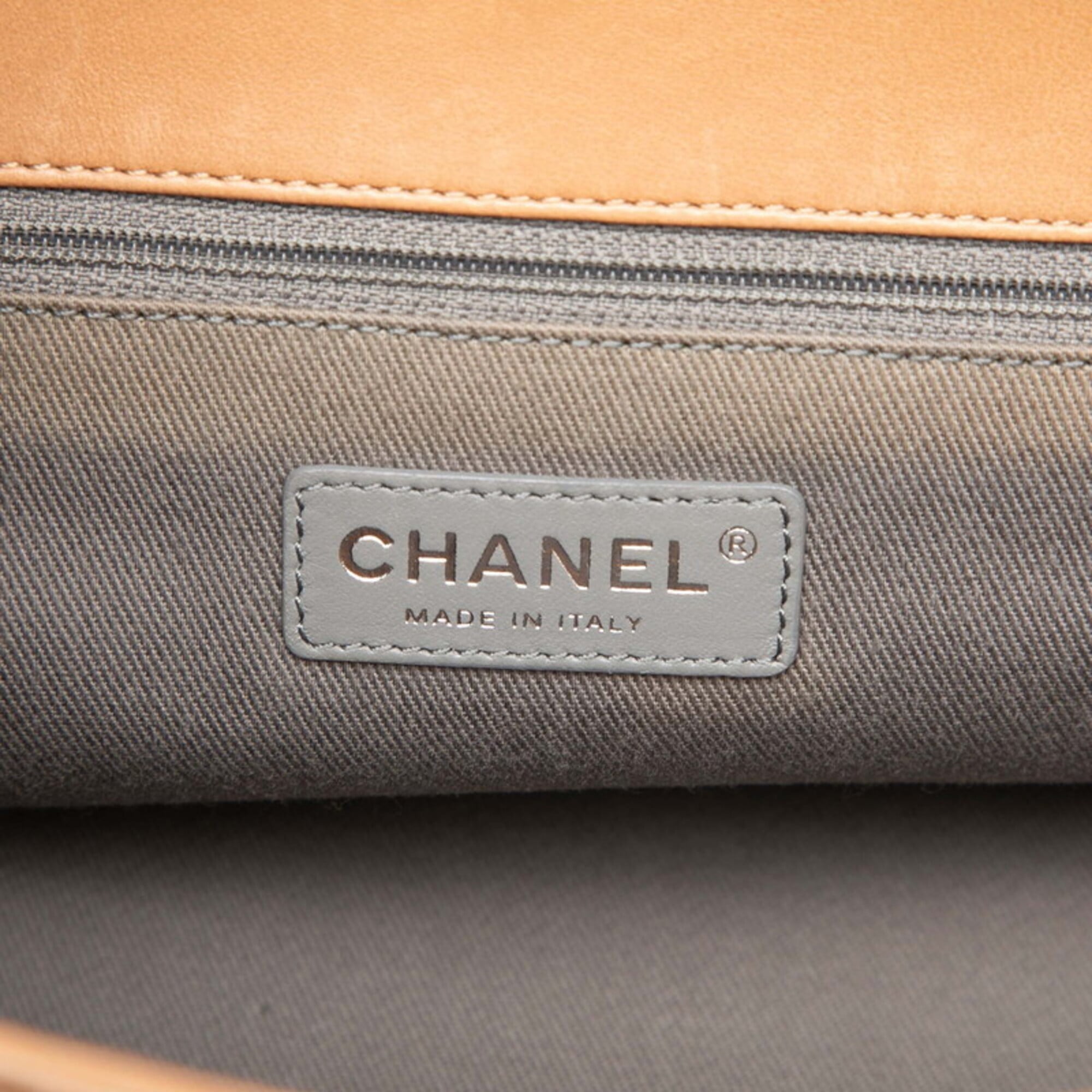 Chanel Beige Leather Shoulder Bag (Pre-Owned)