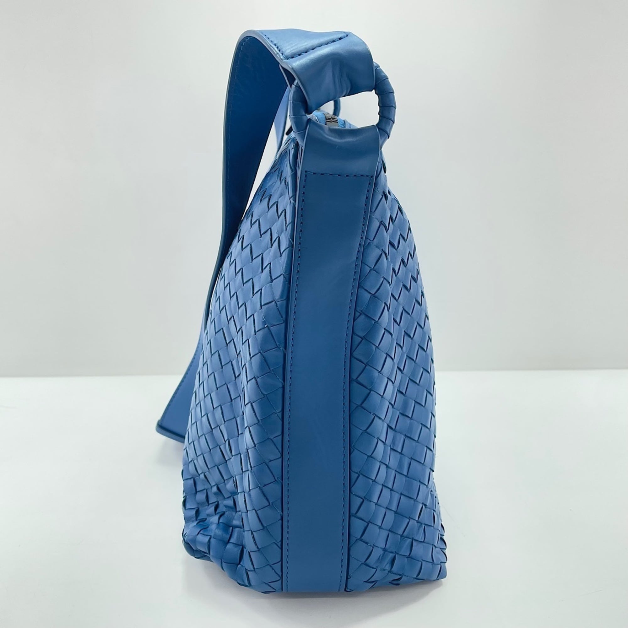 Bottega Veneta Blue Shoulder Bag (Pre-Owned)