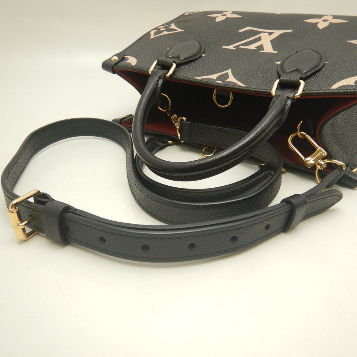 Louis Vuitton Noir Leather Tote Bag (Pre-Owned)