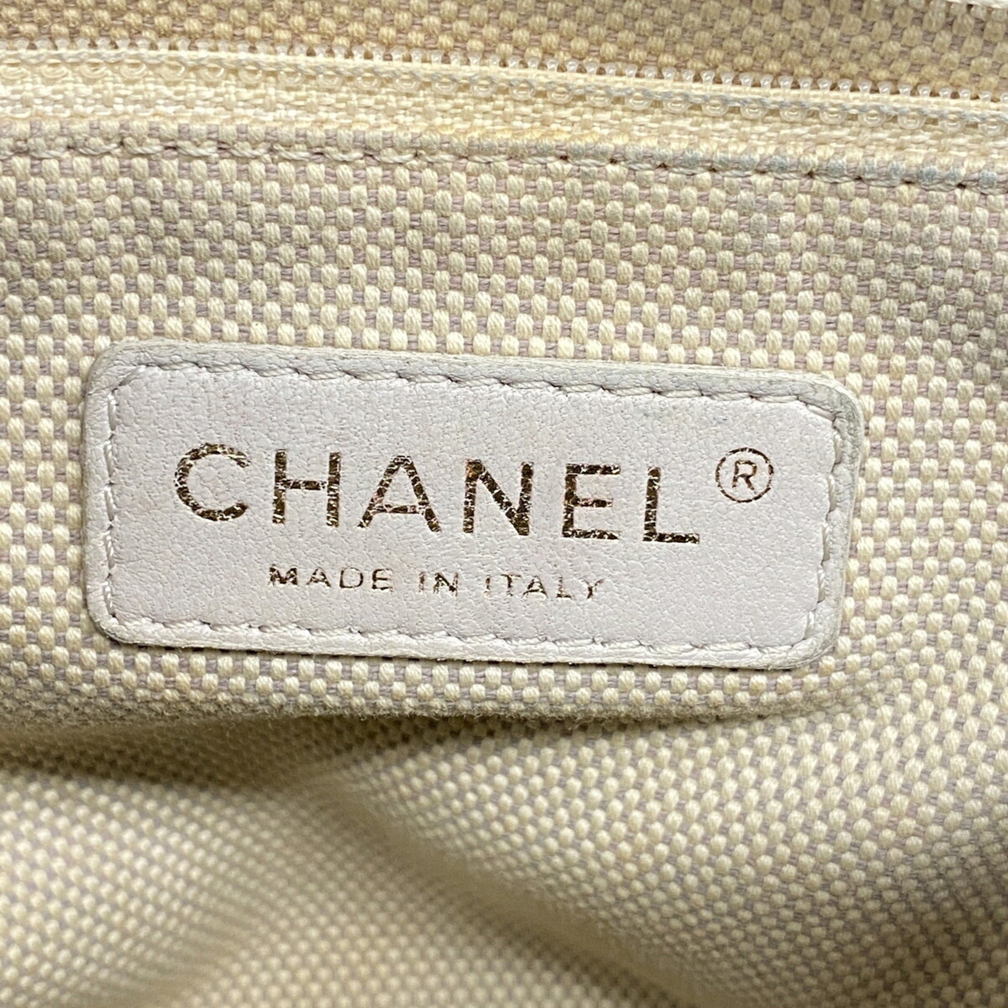 Chanel Black Leather Shoulder Bag (Pre-Owned)