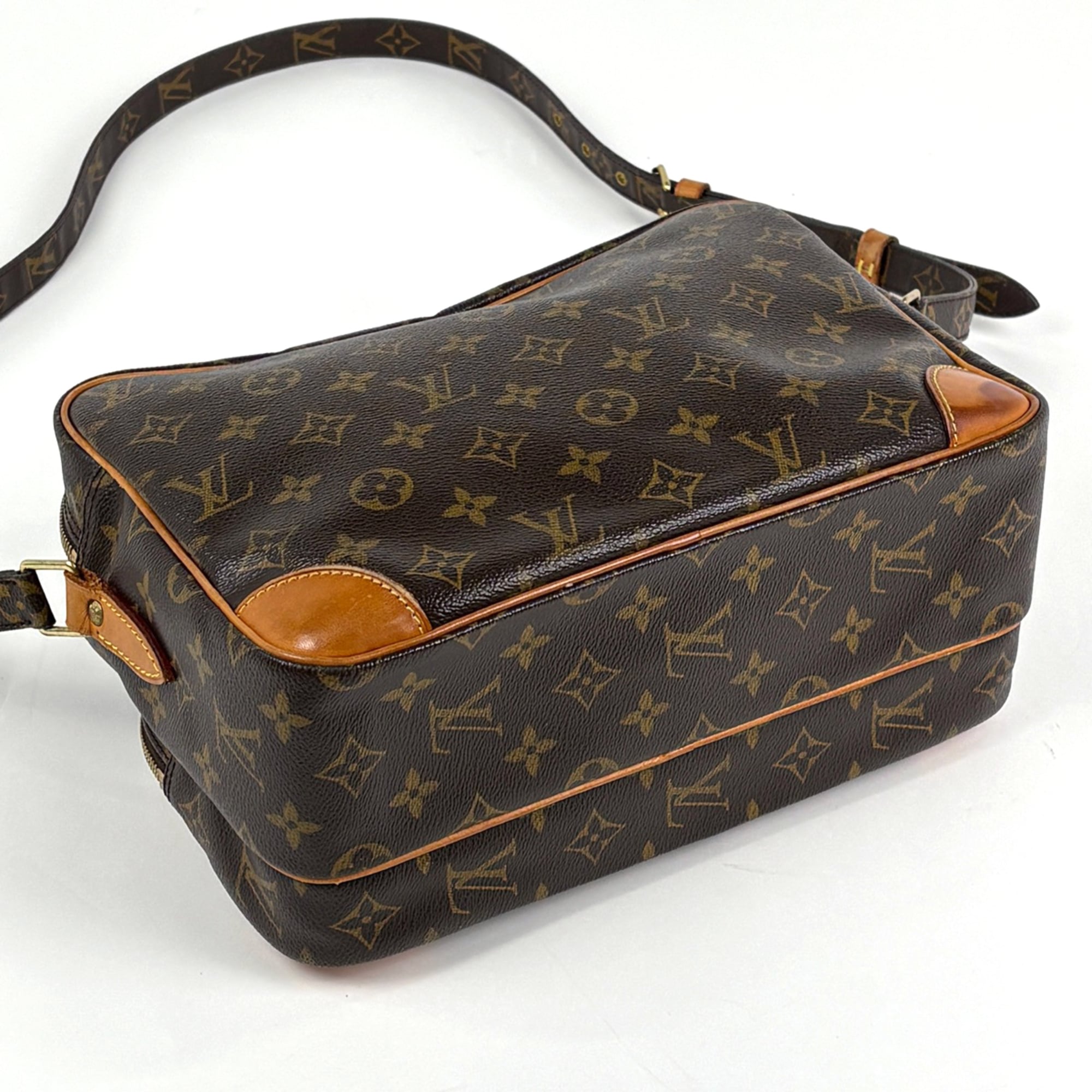 Louis Vuitton Brown Monogram Monogram Shoulder Bag (Pre-Owned)