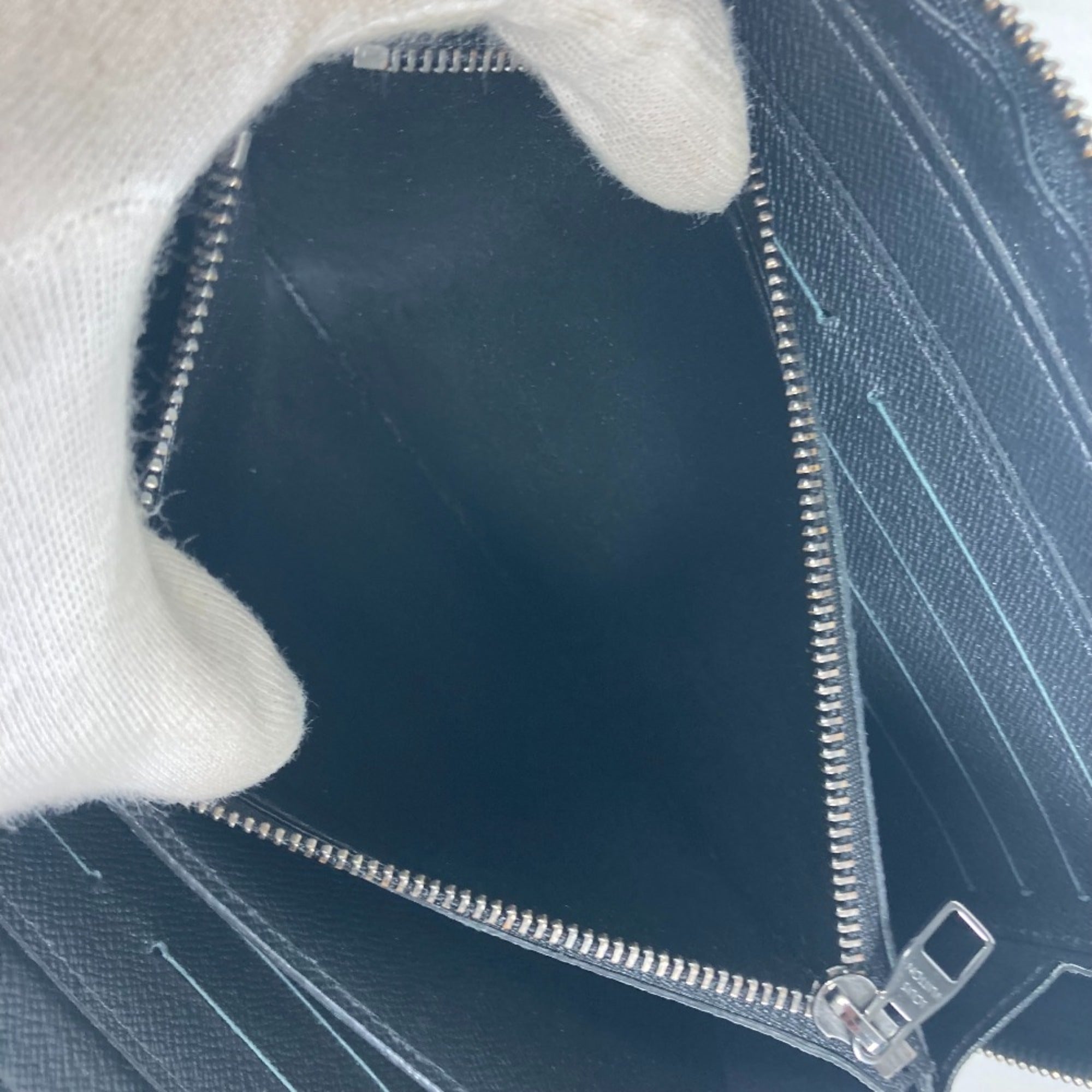 Louis Vuitton Black Other Long Wallet (Bi-Fold) (Pre-Owned)