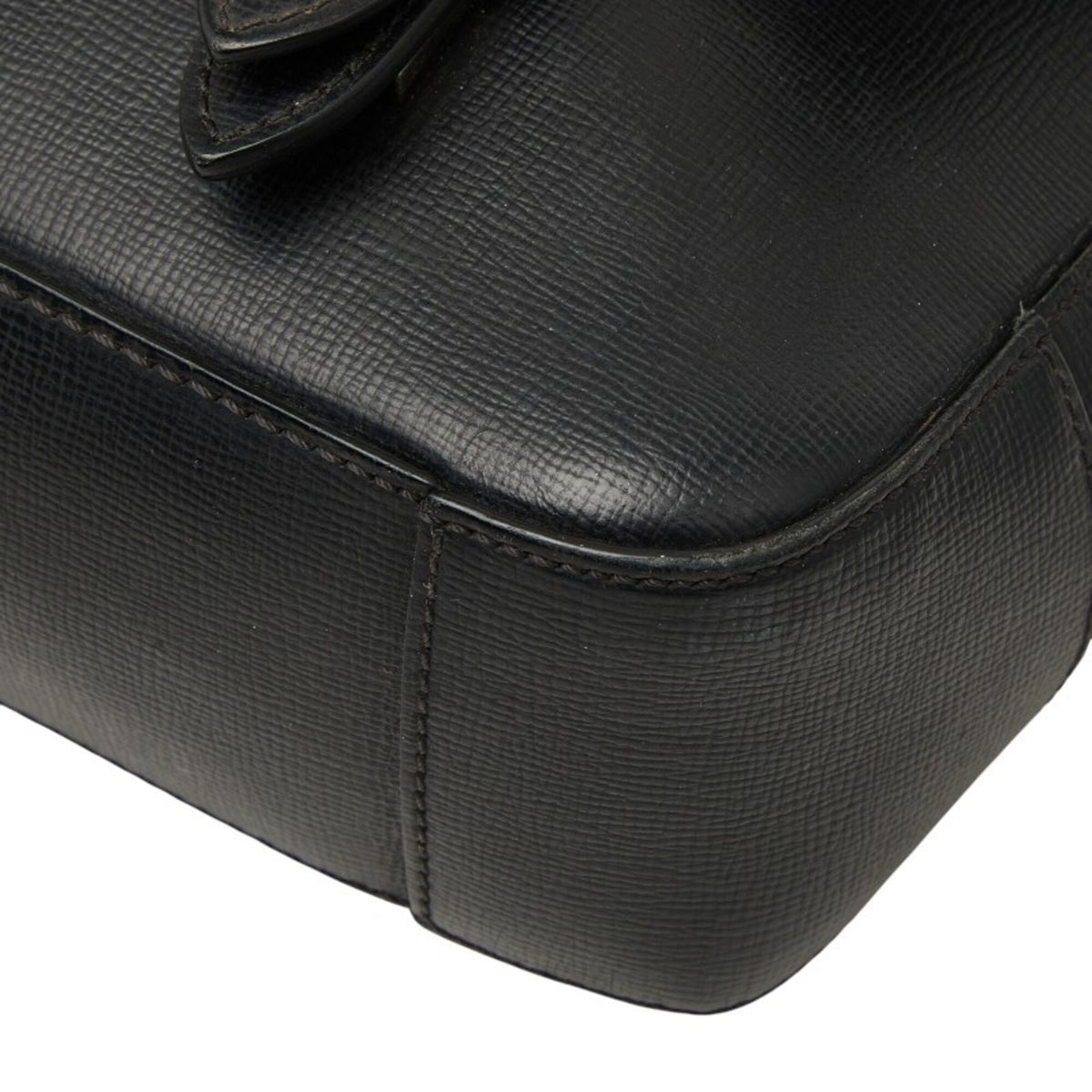 Burberry Black Leather Shoulder Bag (Pre-Owned)