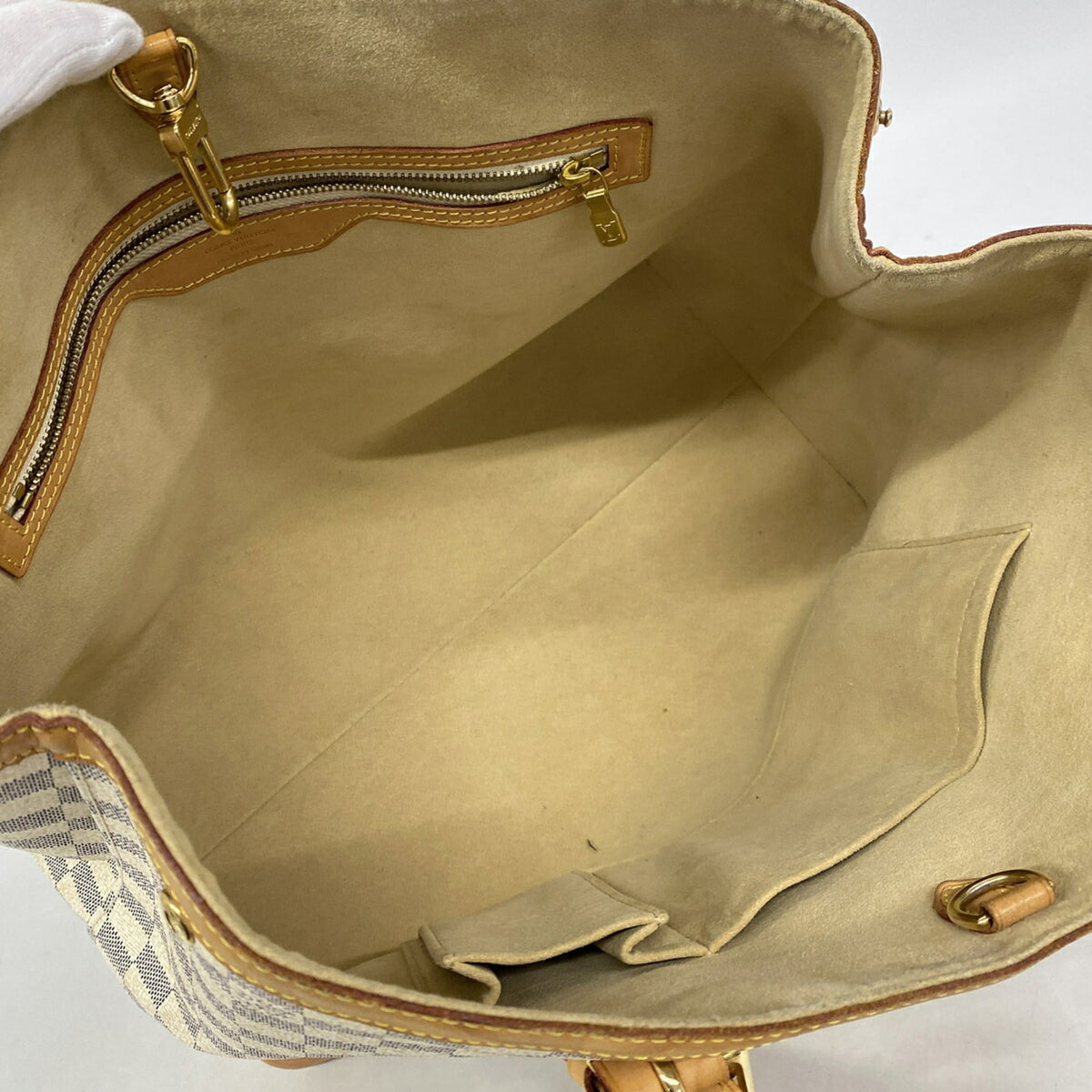 Louis Vuitton White Tote Bag (Pre-Owned)