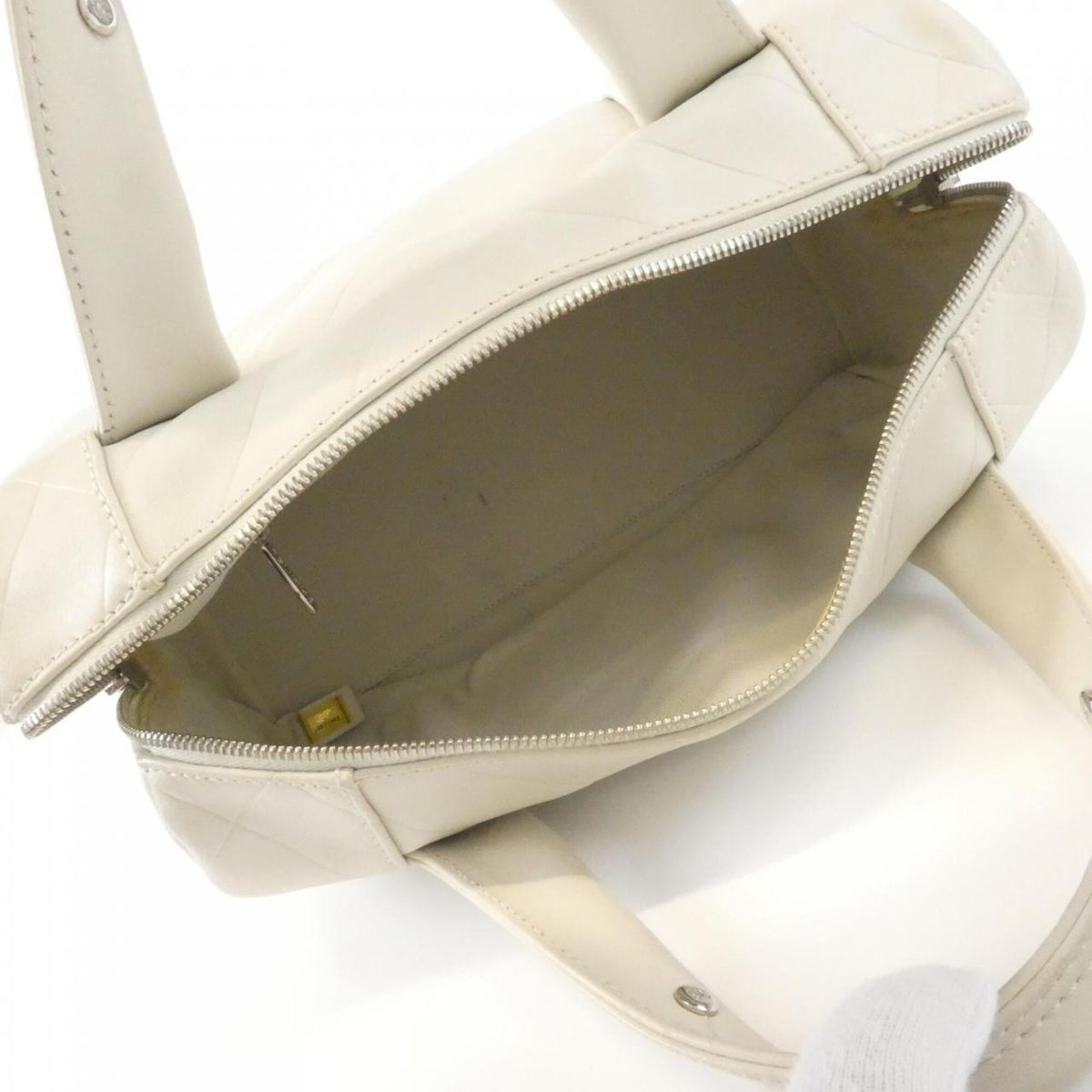 Chanel White Leather Boston Bag (Pre-Owned)