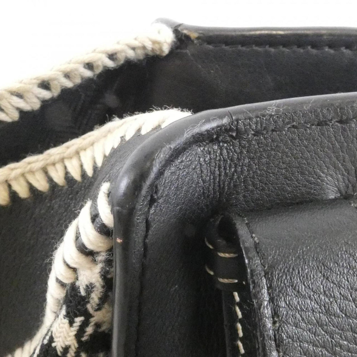 Loewe Black White Wool Leather Shoulder Bag (Pre-Owned)