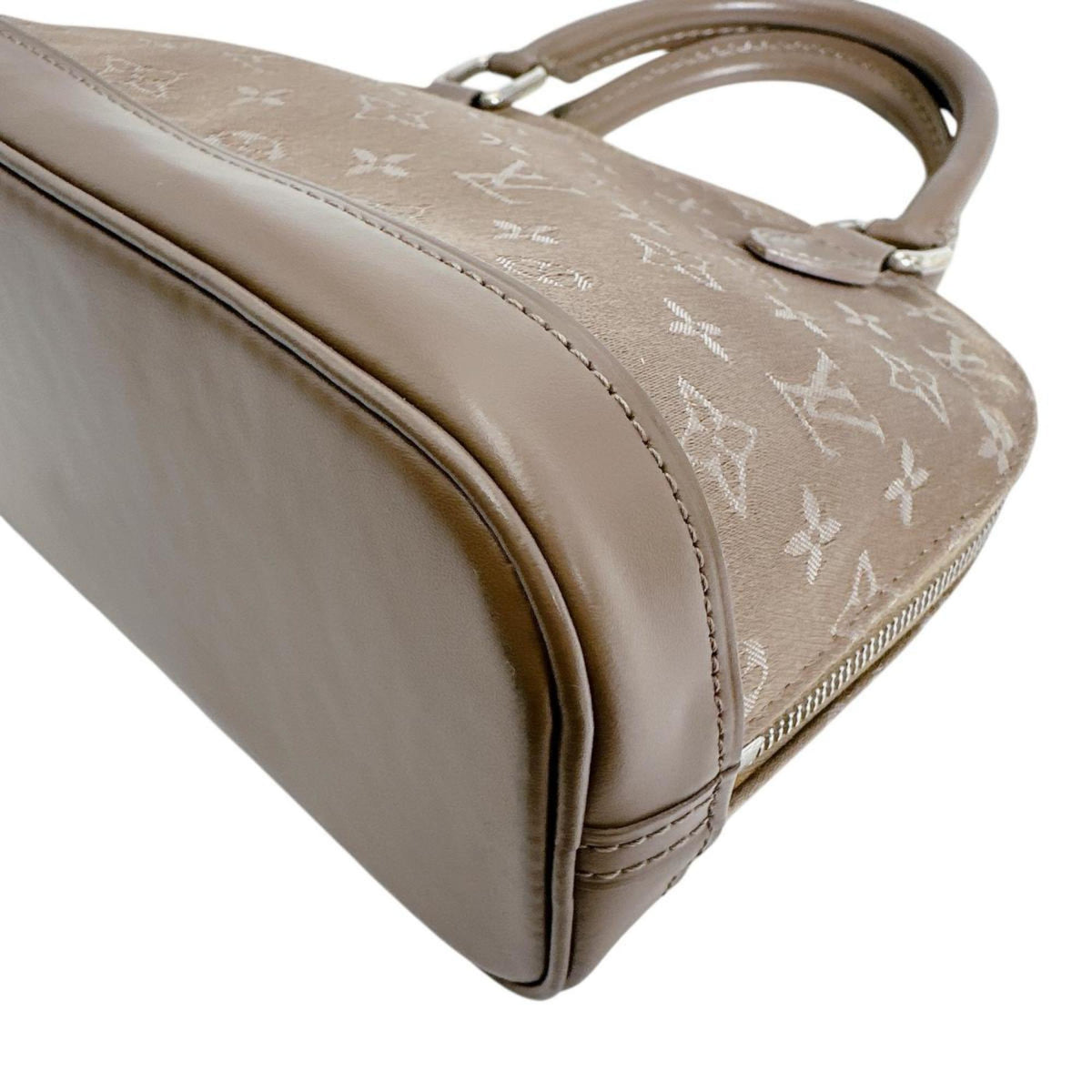 Louis Vuitton Beige Monogram Satin Pouch (Pre-Owned)