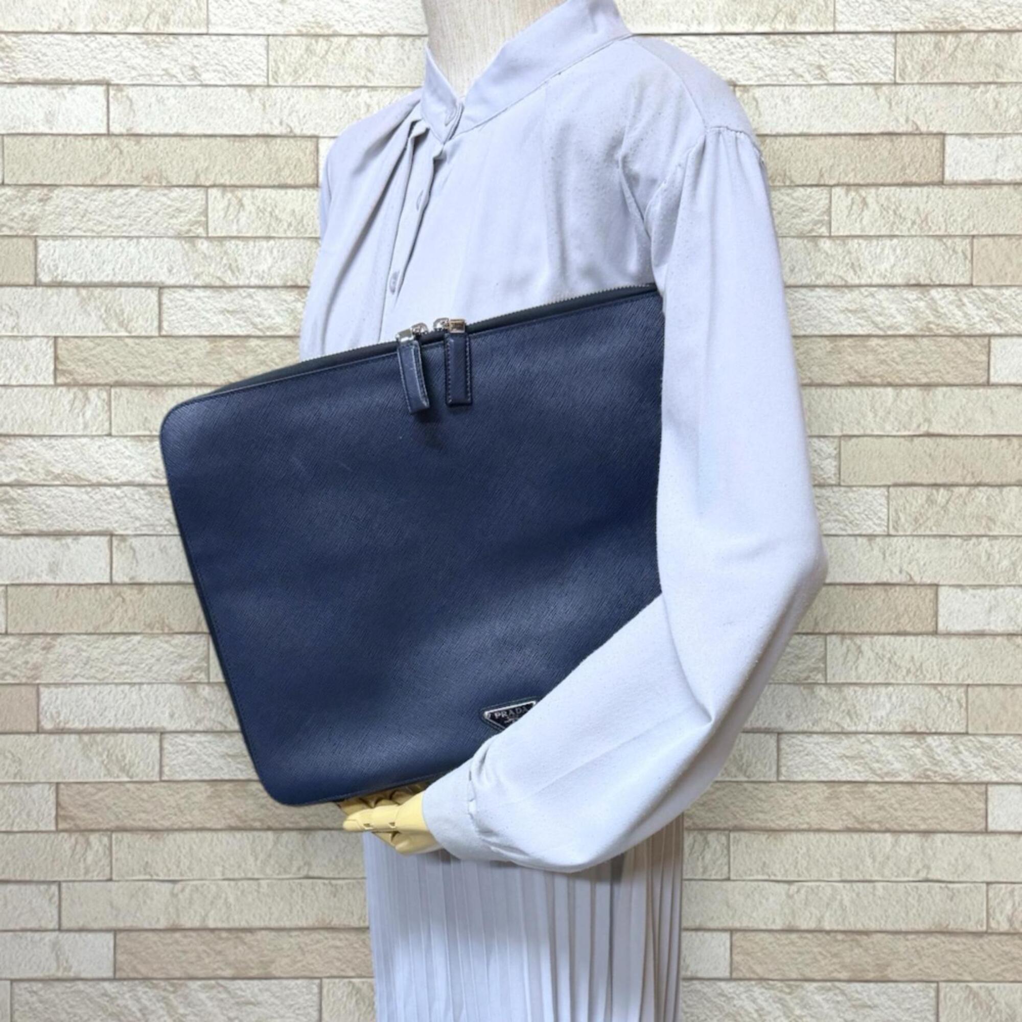 Prada Navy Leather Clutch Bag (Pre-Owned)