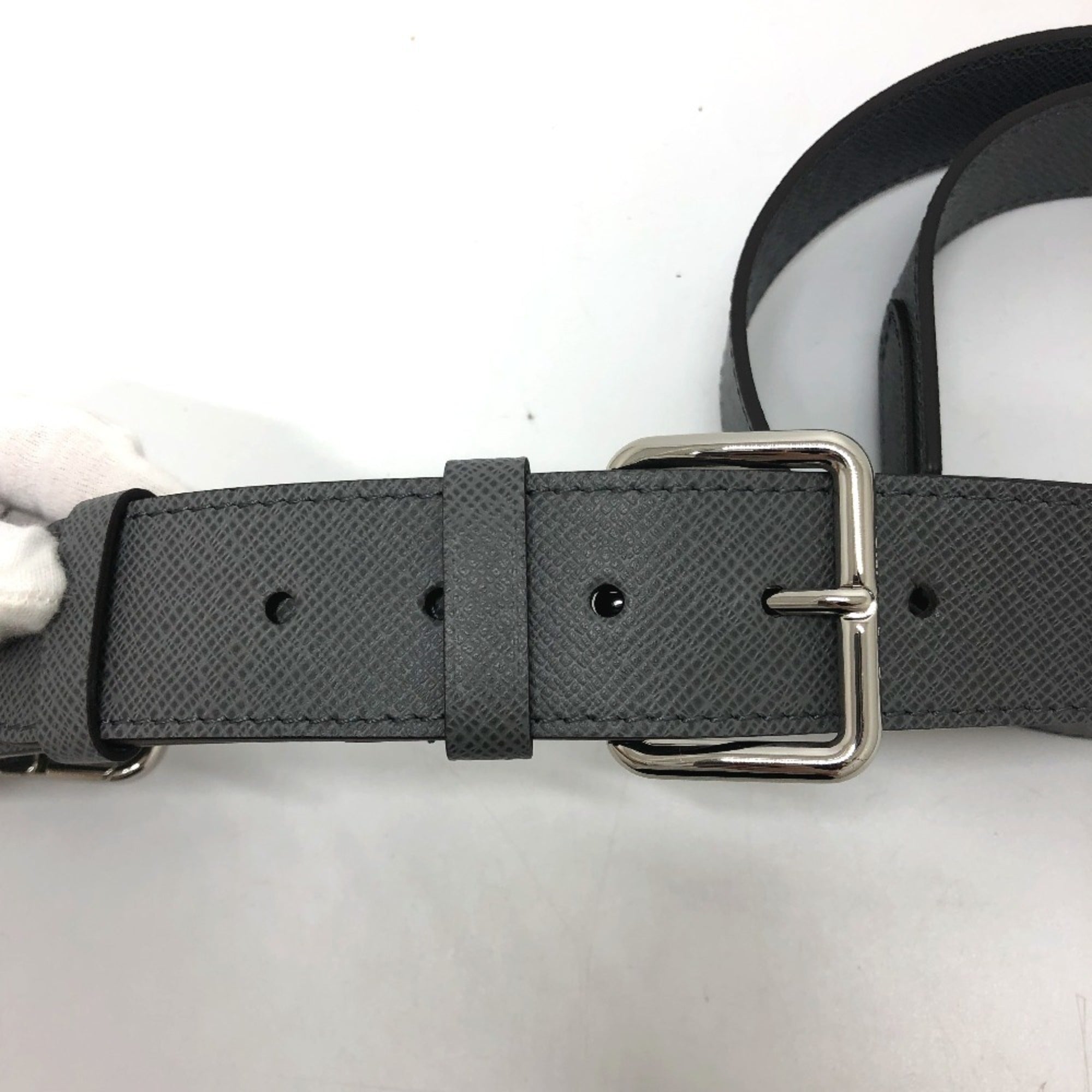 Louis Vuitton Taiga Gray Taiga Leather Briefcase (Pre-Owned)