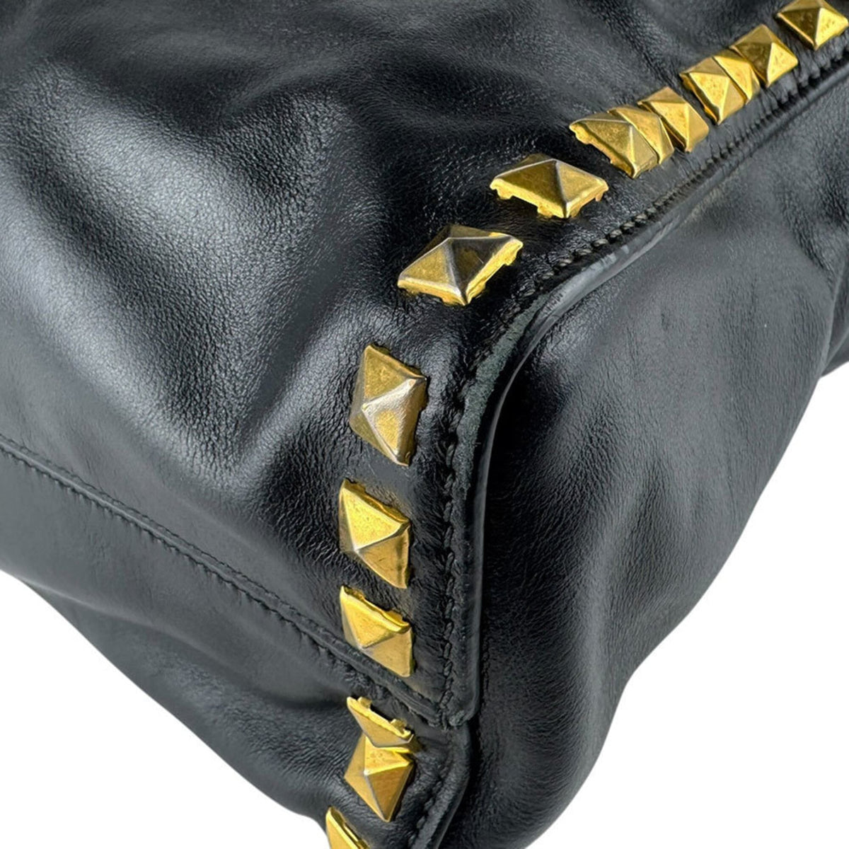 Miu Miu Black Leather Shoulder Bag (Pre-Owned)