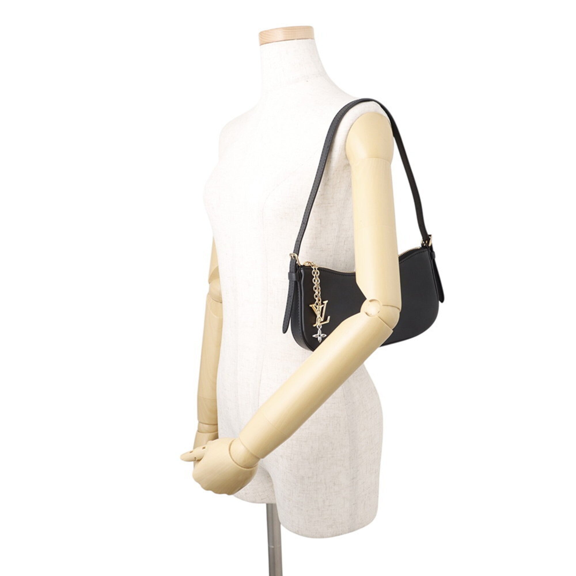 Louis Vuitton Noir Leather Pochette Shoulder Bag (Pre-Owned)