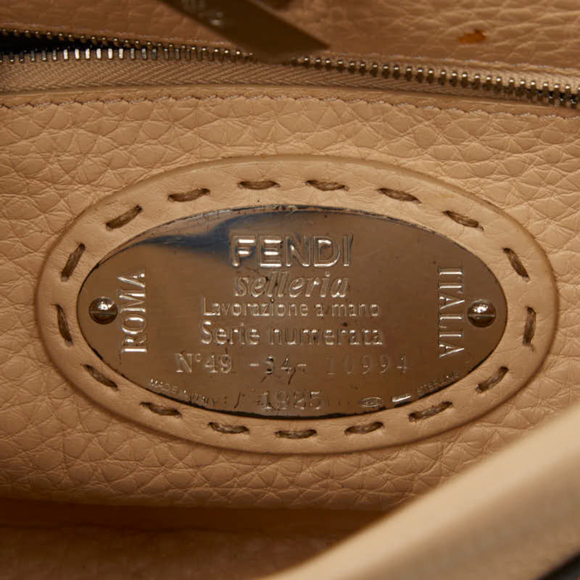 Fendi Beige Leather Handbag Shoulder Bag (Pre-Owned)