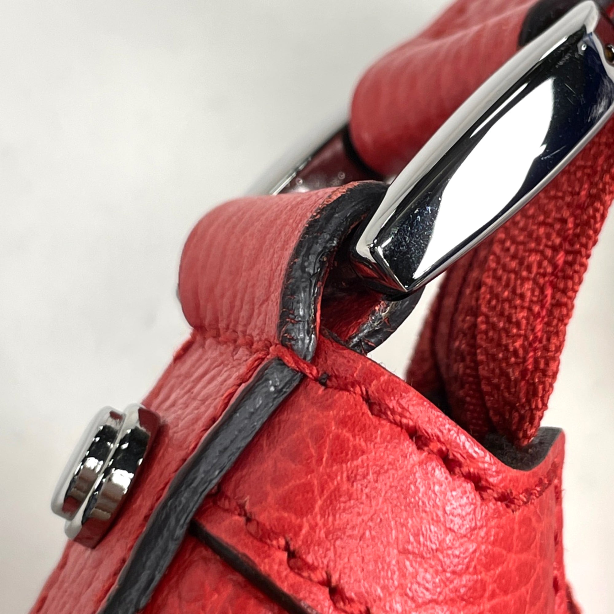 Gucci Red Color Leather Shoulder Bag (Pre-Owned)