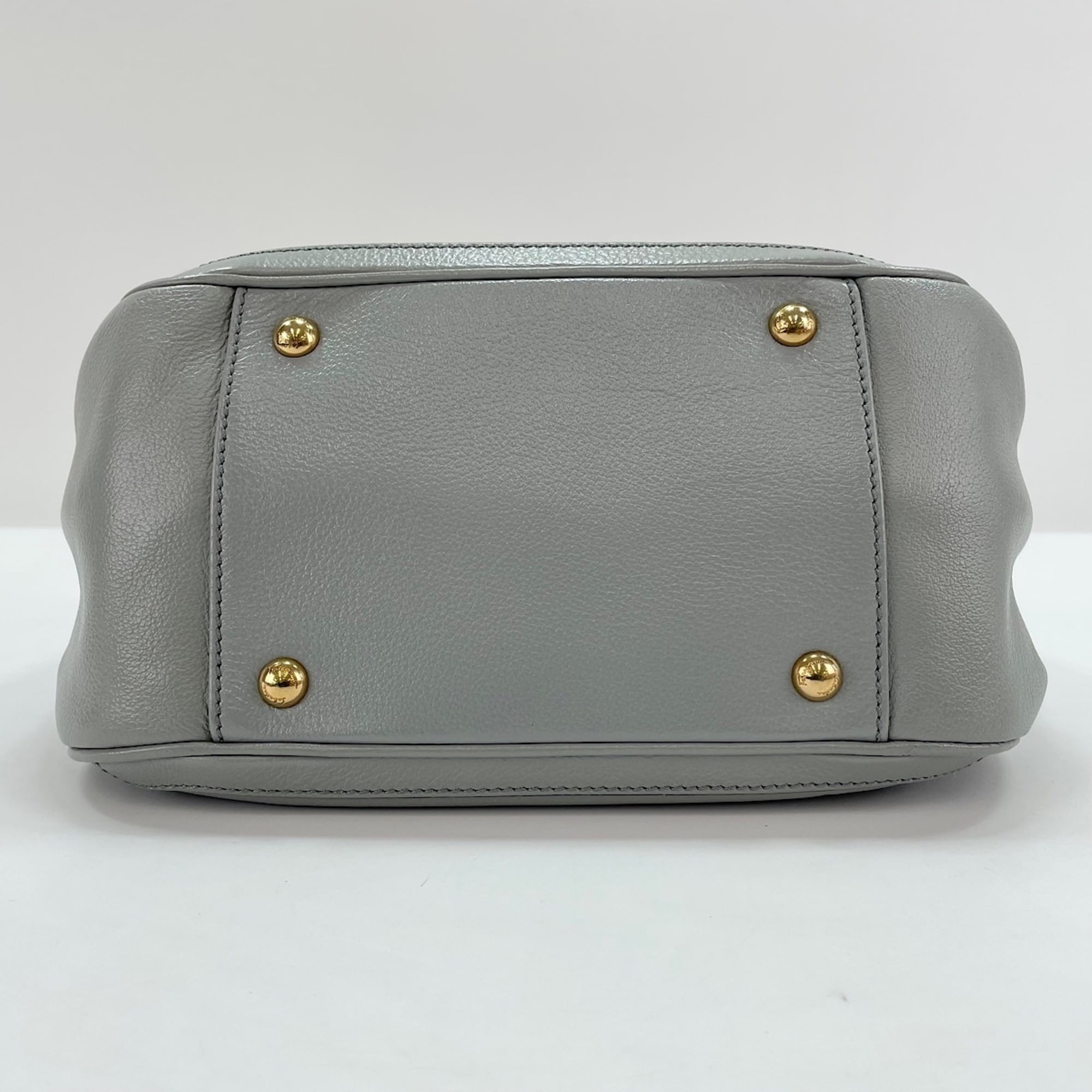 Salvatore Ferragamo Gancini Gray Handbag (Pre-Owned)