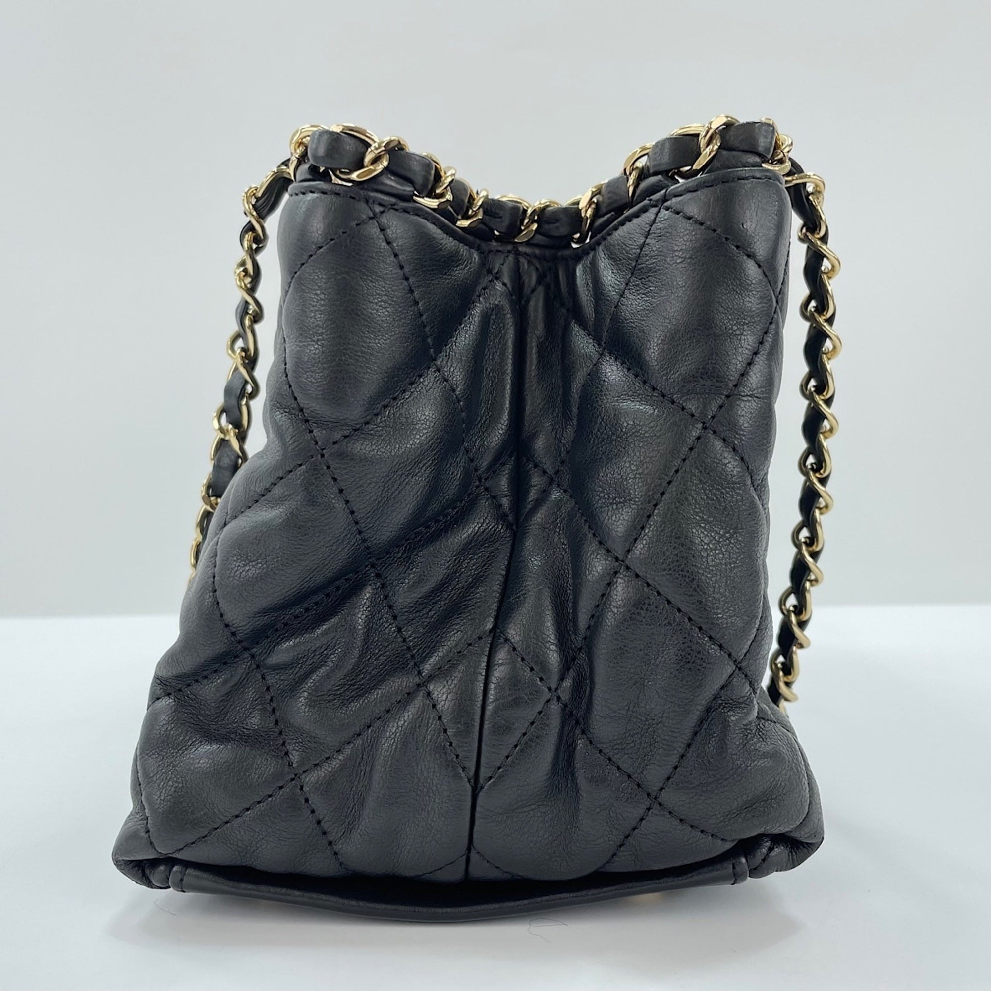 Chanel Black Shoulder Bag (Pre-Owned)