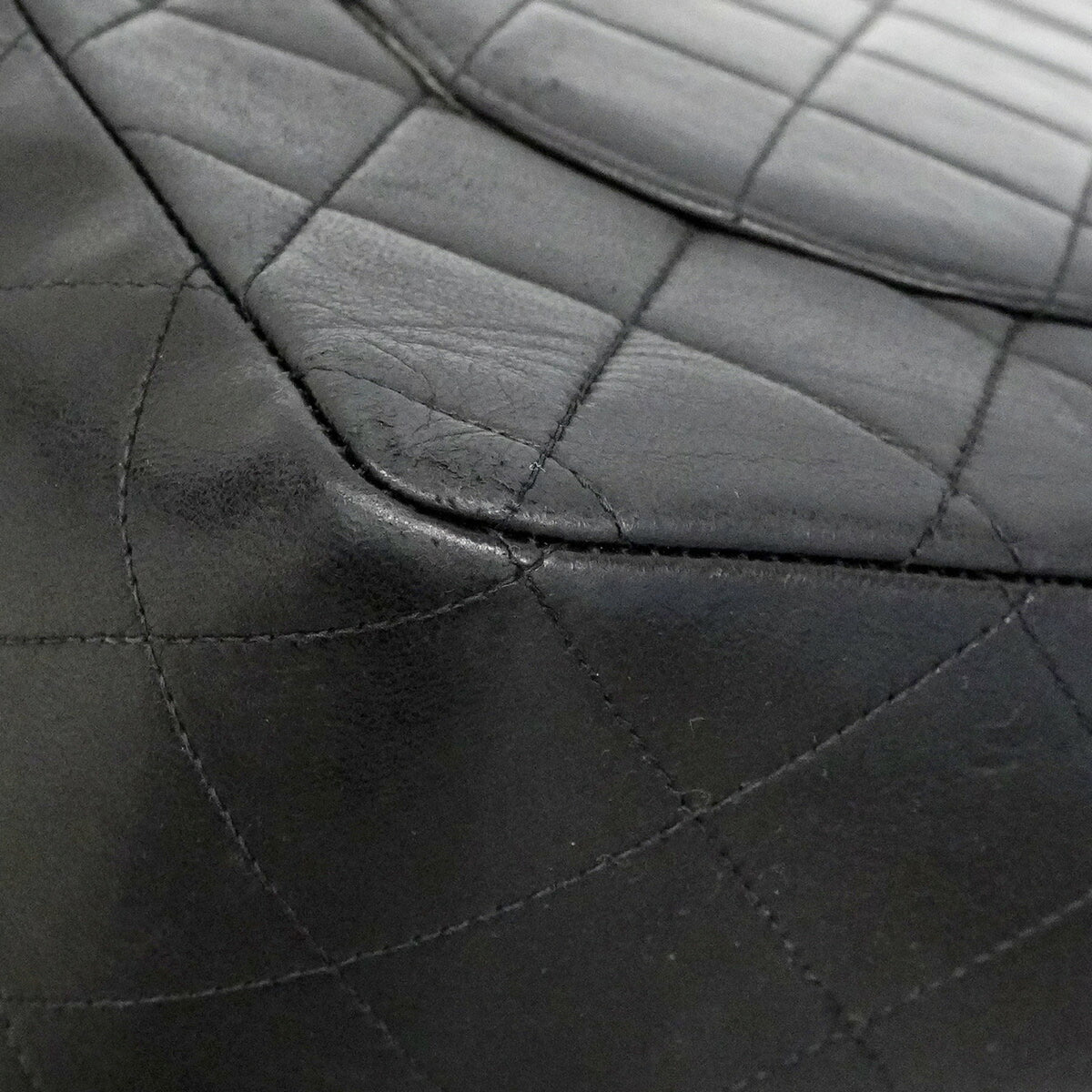 Chanel Black Leather Shoulder Bag (Pre-Owned)