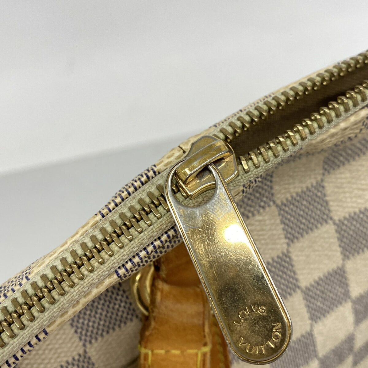 Louis Vuitton White Tote Bag (Pre-Owned)