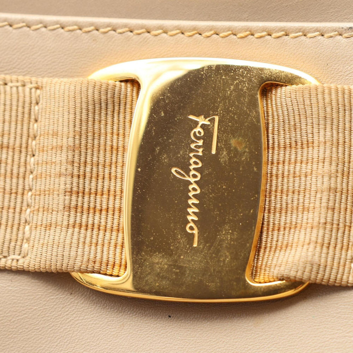 Salvatore Ferragamo Beige Leather Handbag Shoulder Bag (Pre-Owned)