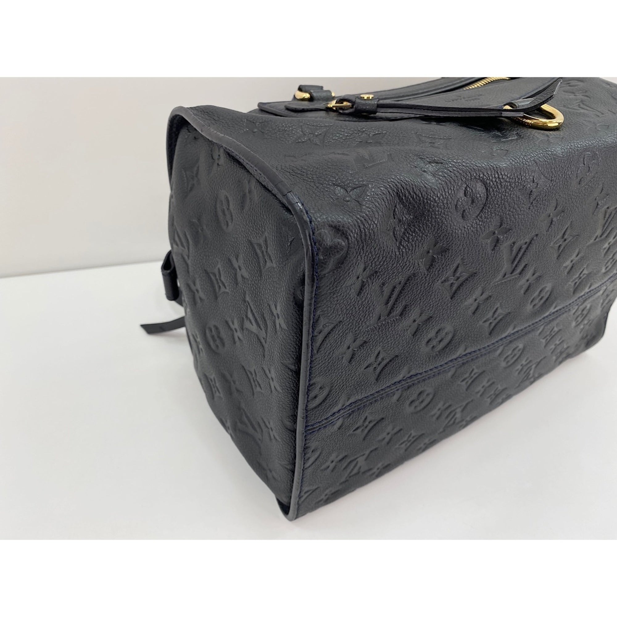 Louis Vuitton Black Handbag (Pre-Owned)