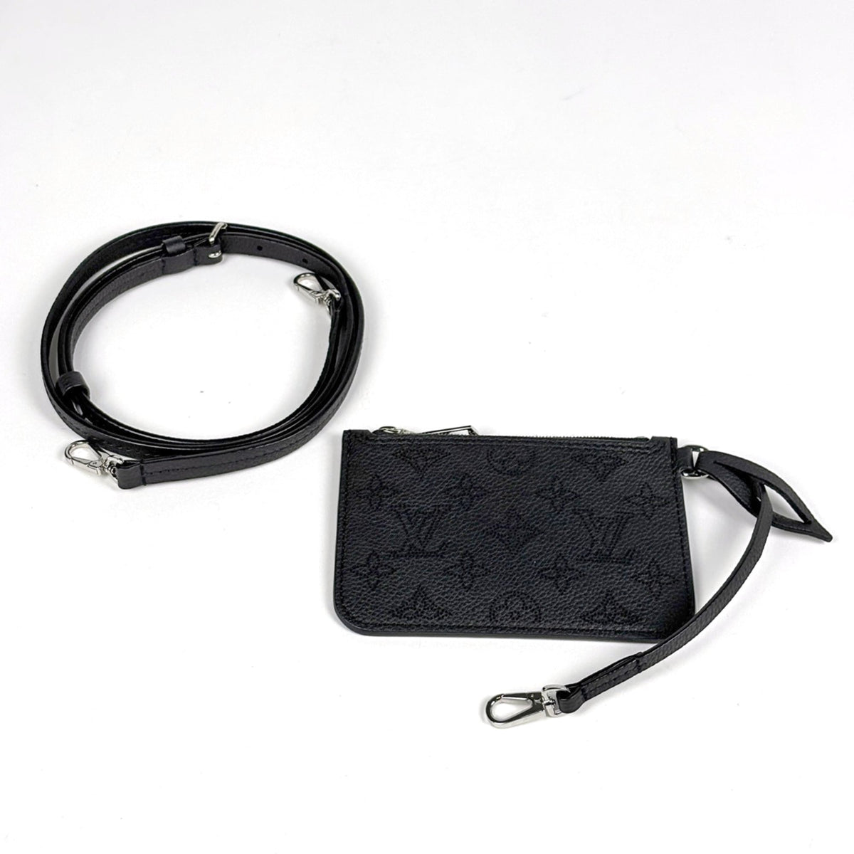 Louis Vuitton Mahina Black Noir Mahina Leather Handbag (Pre-Owned)