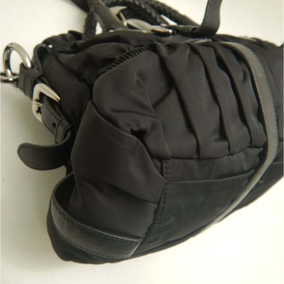Prada Nero Nylon Handbag (Pre-Owned)