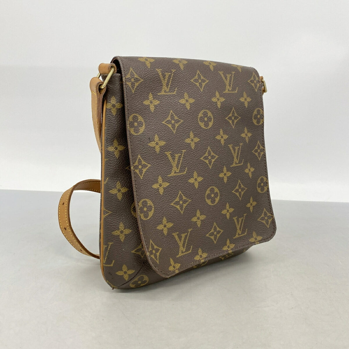Louis Vuitton Brown Shoulder Bag (Pre-Owned)
