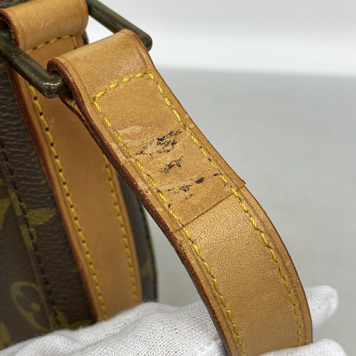 Louis Vuitton Brown Shoulder Bag (Pre-Owned)