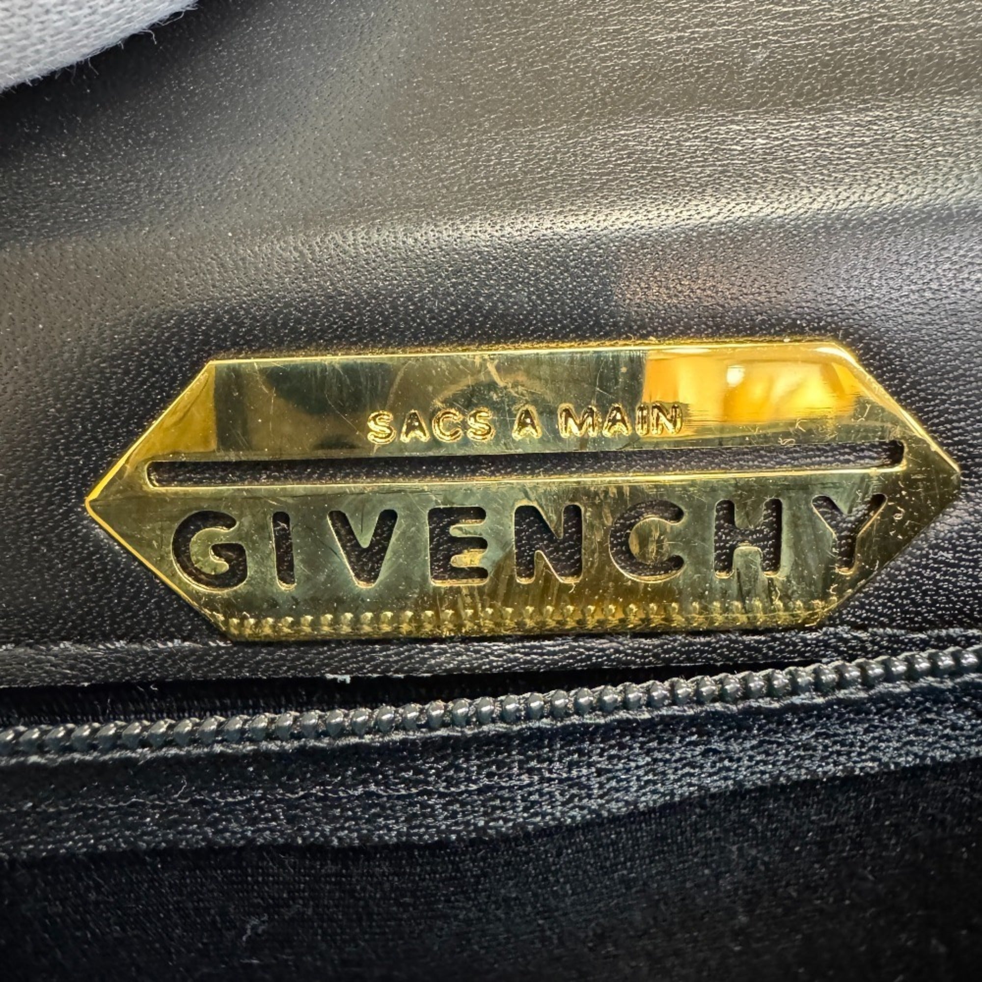 Givenchy Black Leather Handbag (Pre-Owned)