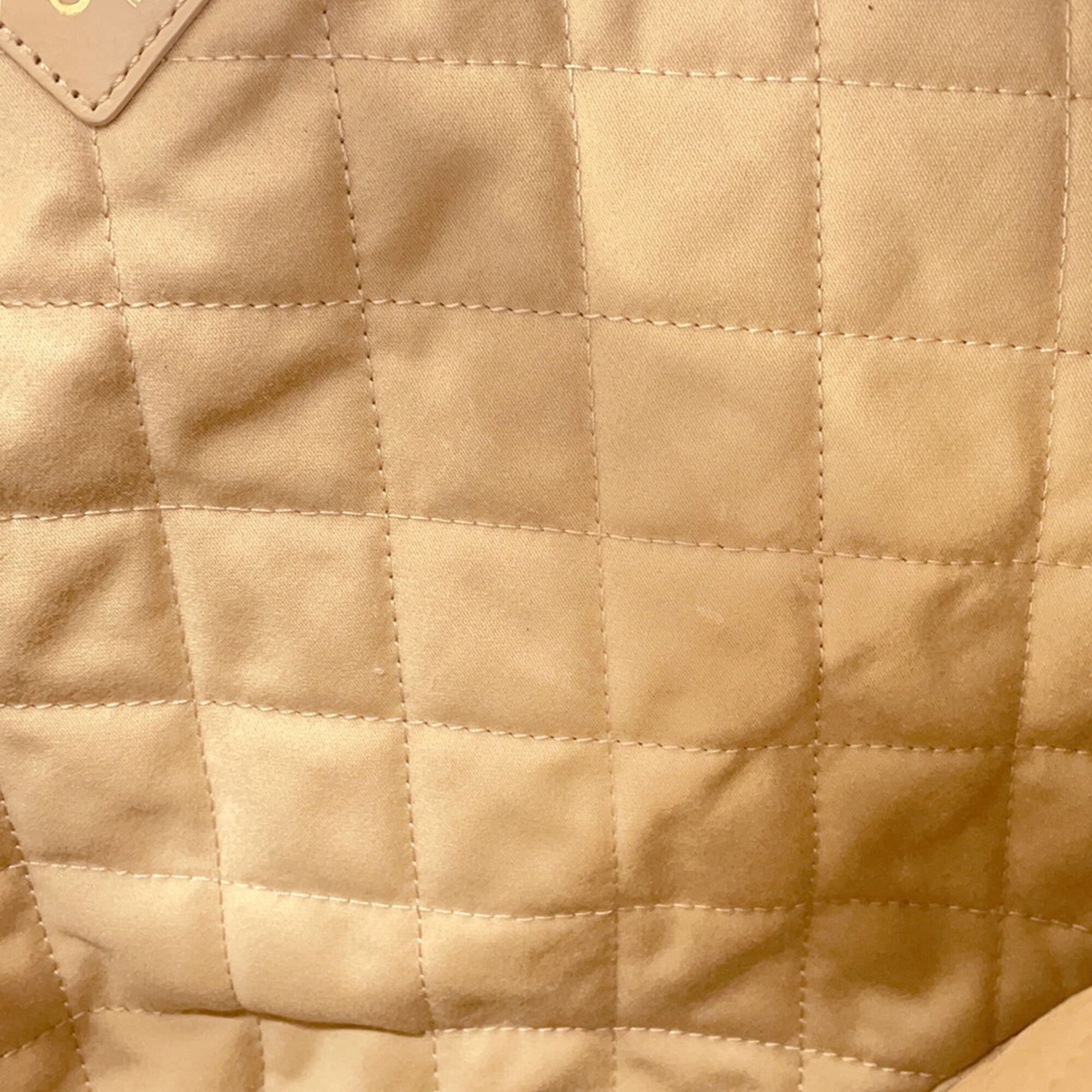 Chanel White Leather Handbag Shoulder Bag (Pre-Owned)