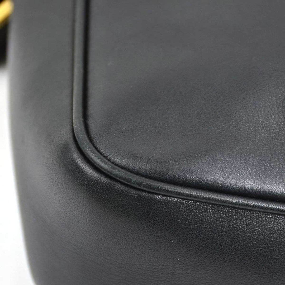 Versace Black Leather Shoulder Bag (Pre-Owned)
