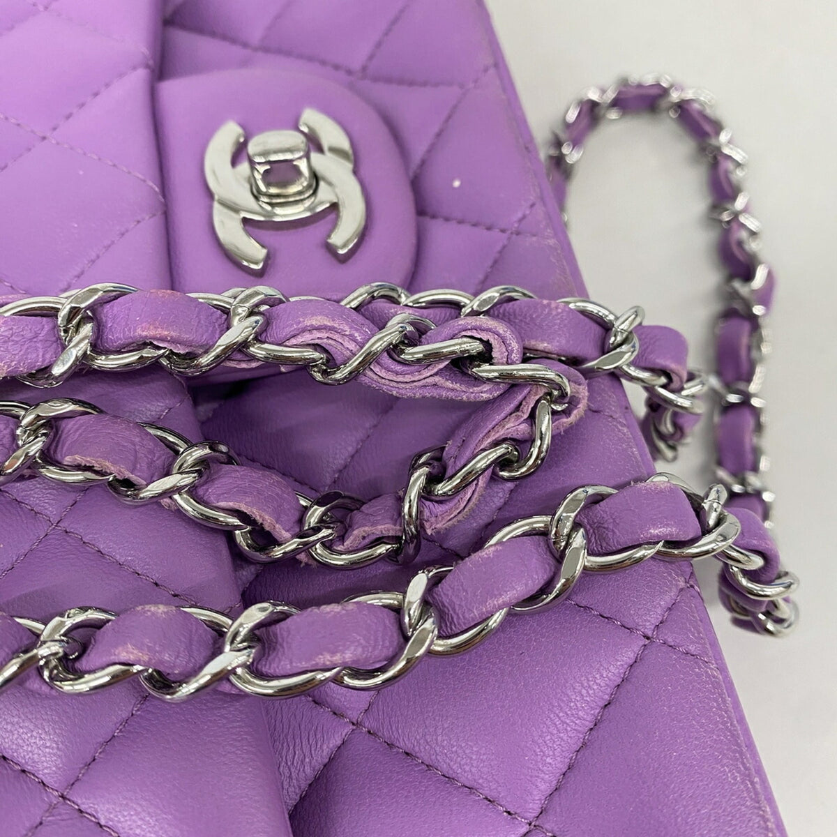 Chanel Purple Leather Shoulder Bag (Pre-Owned)
