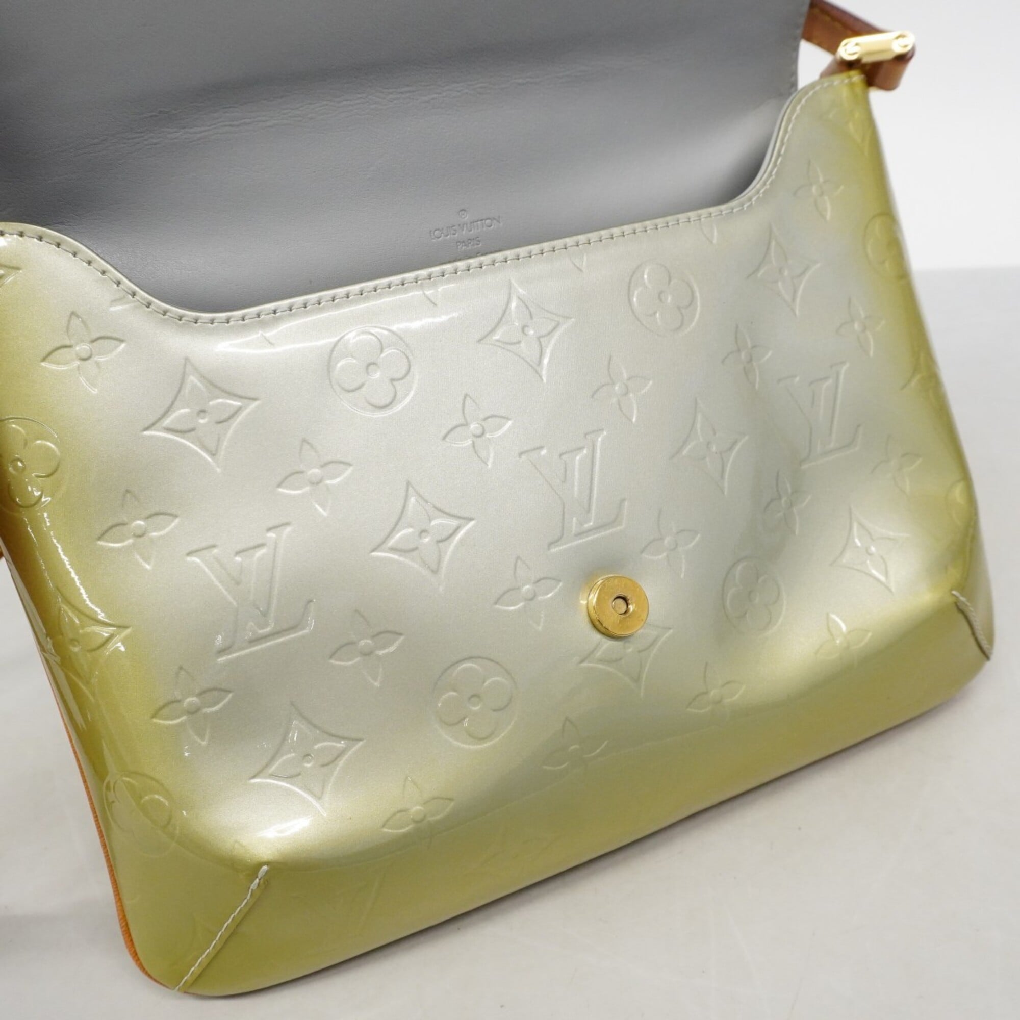 Louis Vuitton Gris Shoulder Bag (Pre-Owned)