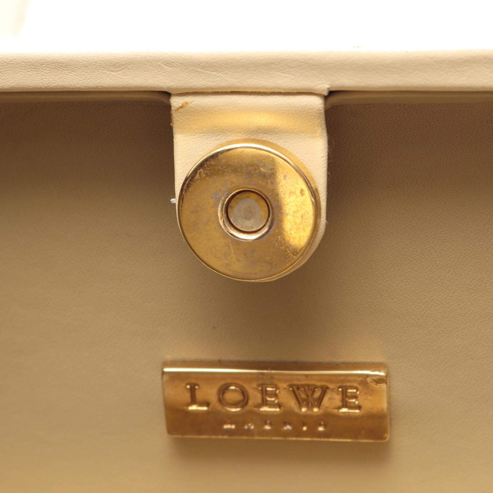 Loewe Ivory Leather Handbag (Pre-Owned)