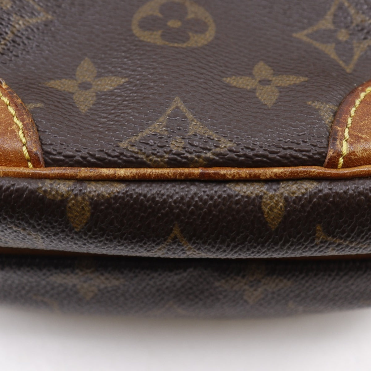 Louis Vuitton Brown Monogram Canvas Shoulder Bag (Pre-Owned)