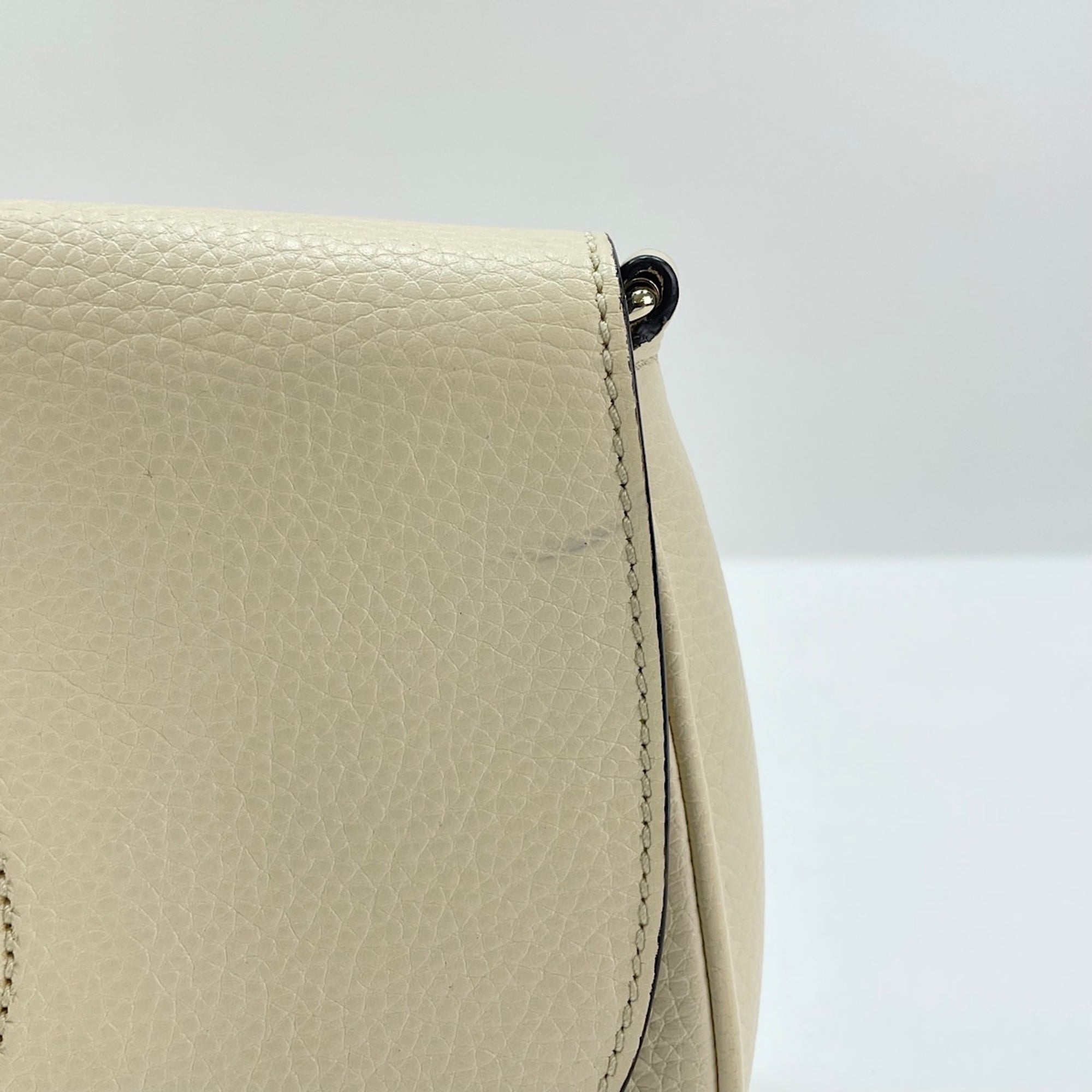 Gucci White Shoulder Bag (Pre-Owned)