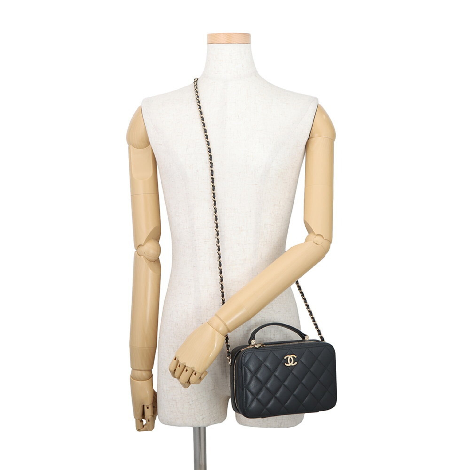 Chanel Matelasse Black Grained Calfskin Handbag Shoulder Bag (Pre-Owned)