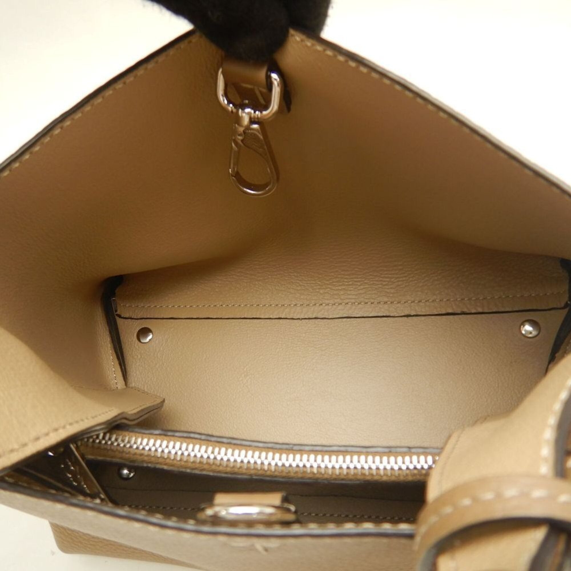 Tod's Brown Leather Handbag (Pre-Owned)