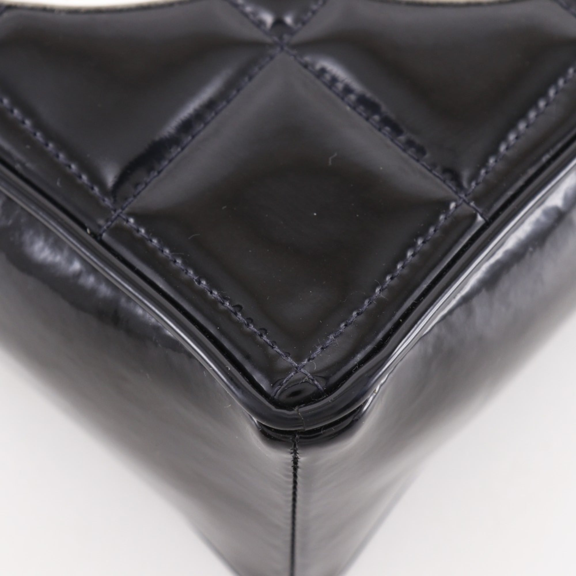 Chanel Black Patent Leather Leather Handbag (Pre-Owned)