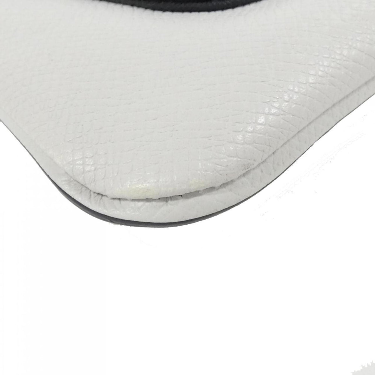 Louis Vuitton Taigarama White Coated Canvas Shoulder Bag (Pre-Owned)