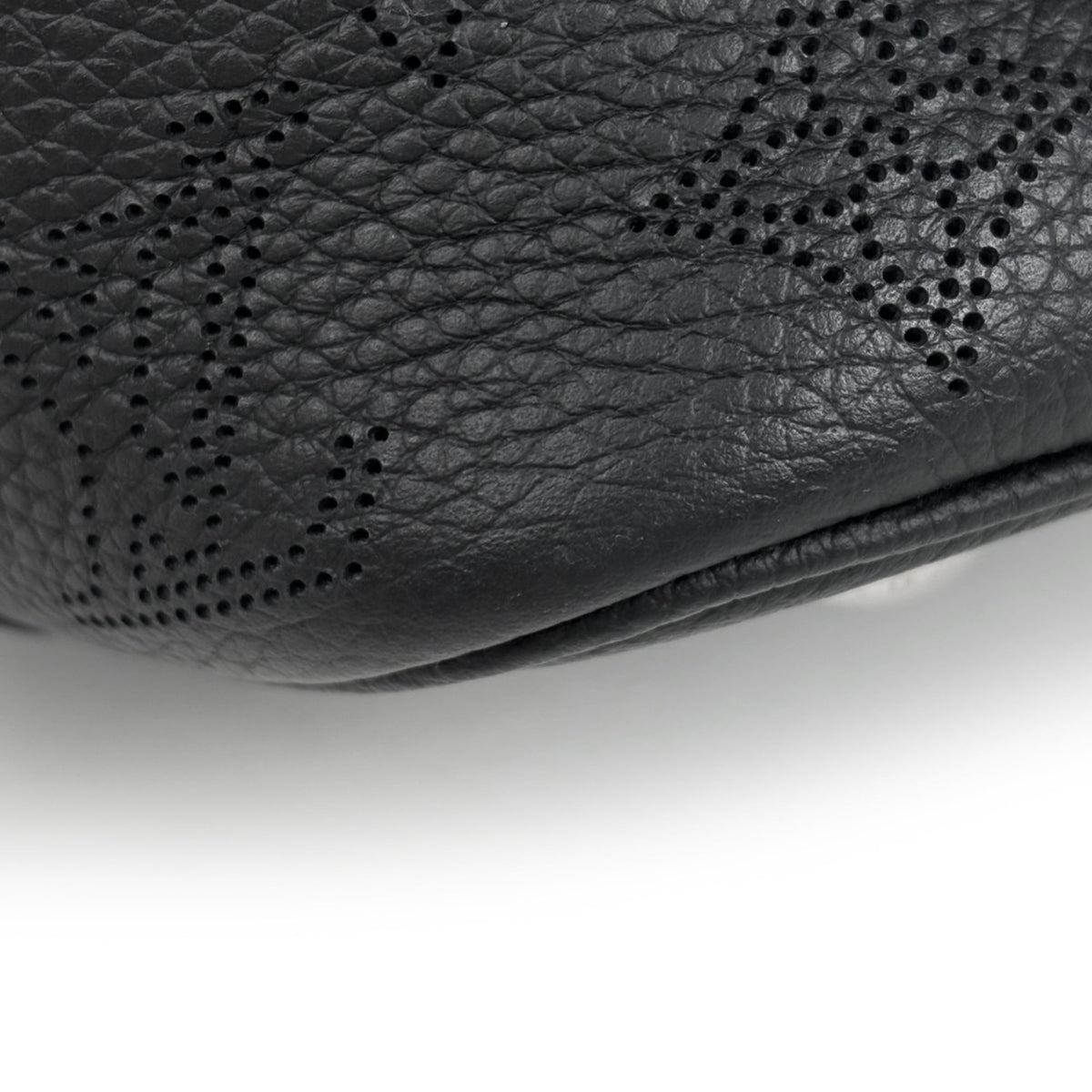 Louis Vuitton Mahina Black Noir Mahina Leather Handbag (Pre-Owned)