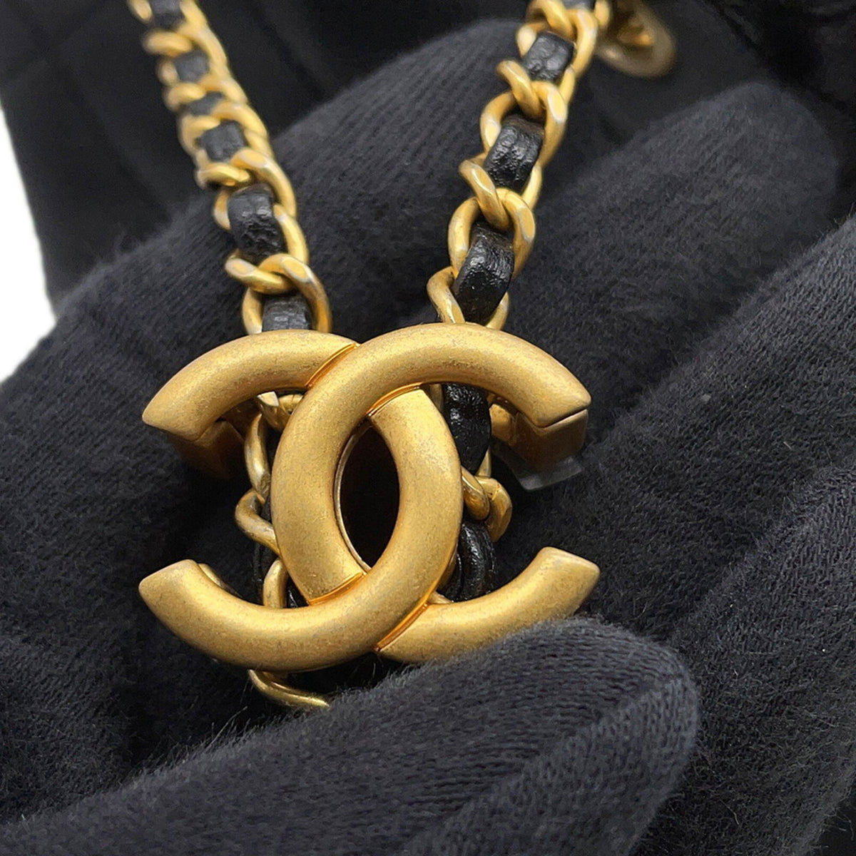 Chanel Black Grained Calfskin Handbag Shoulder Bag (Pre-Owned)