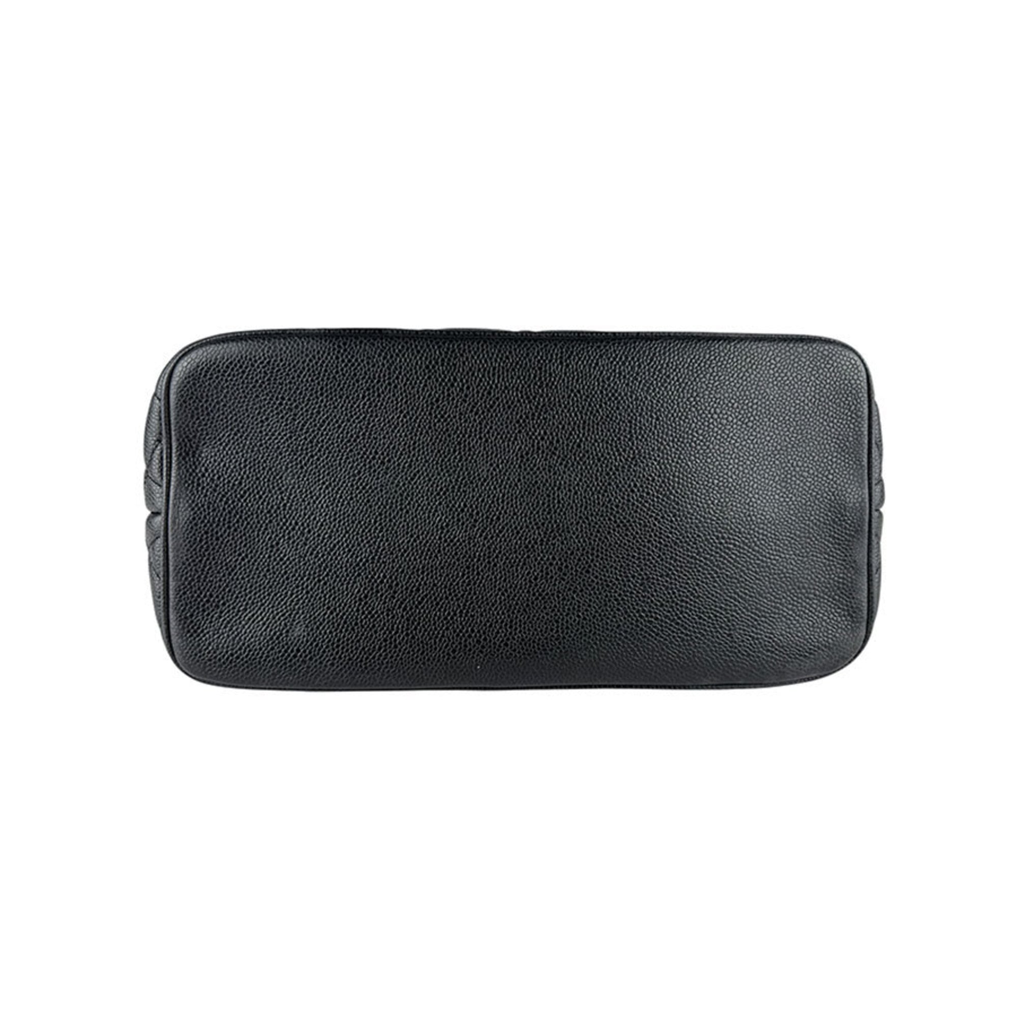 Chanel Black Grained Calfskin Handbag (Pre-Owned)
