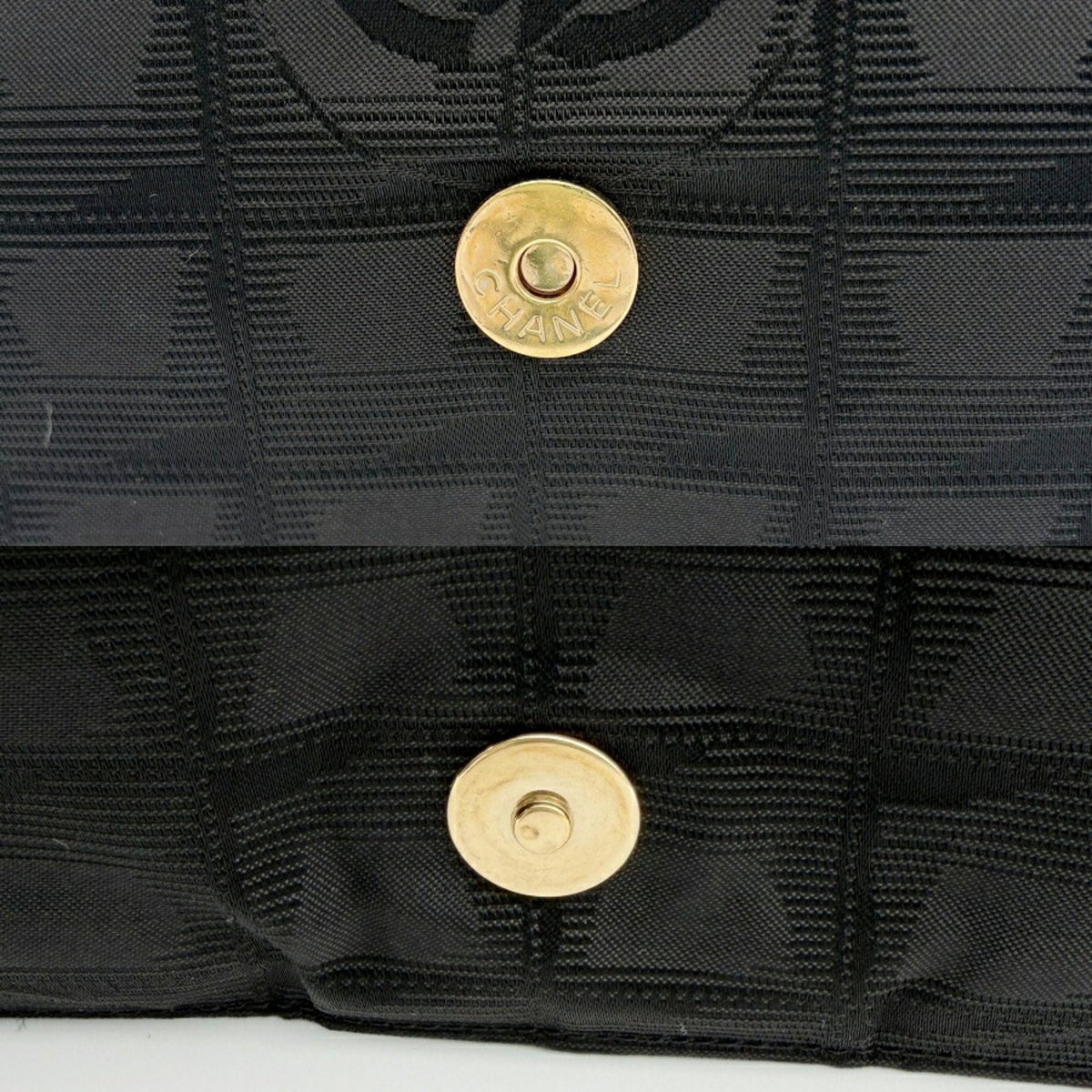 Chanel Black New Travel Line Nylon Jacquard Leather Messenger Bag (Pre-Owned)