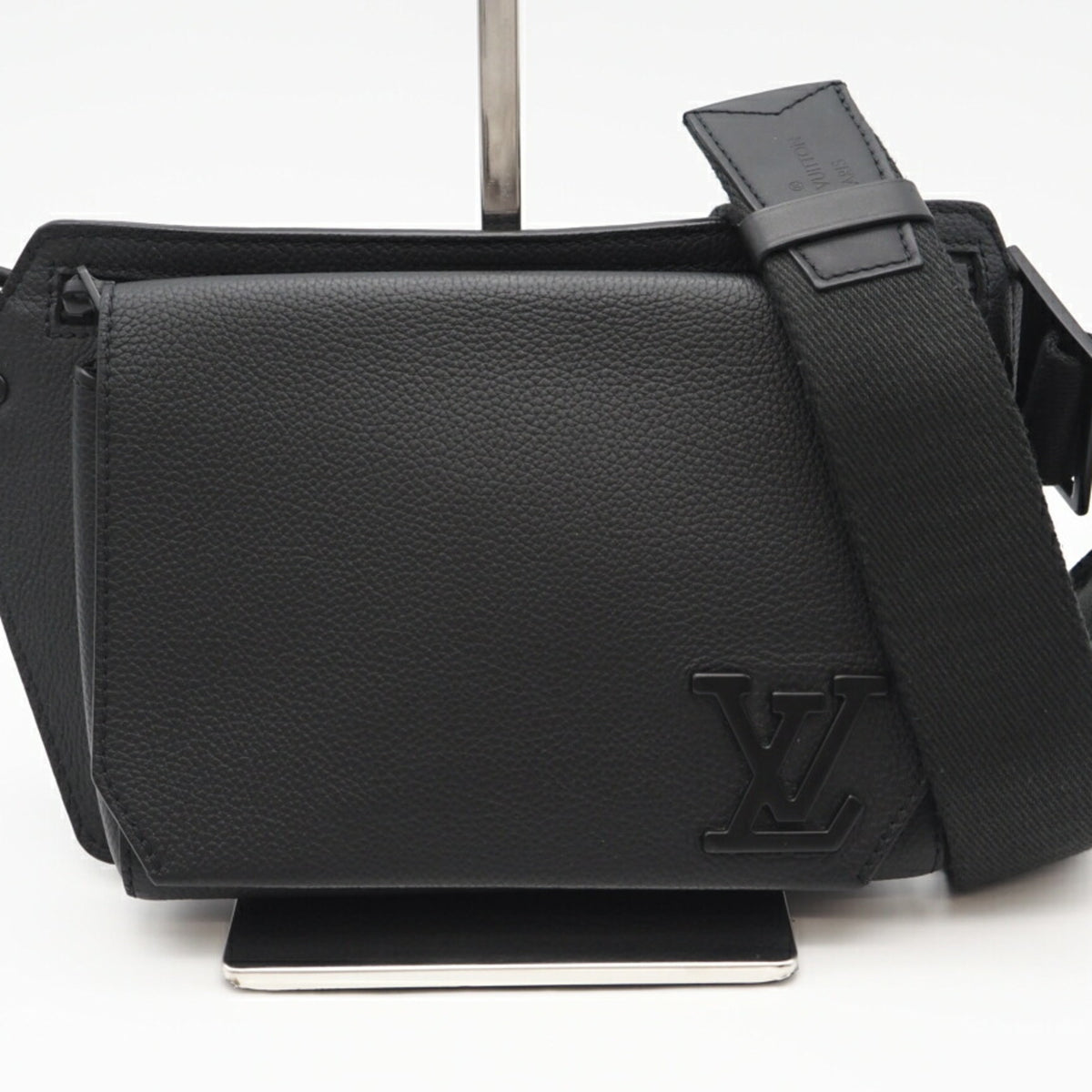 Louis Vuitton Black Leather Fanny Pack (Pre-Owned)