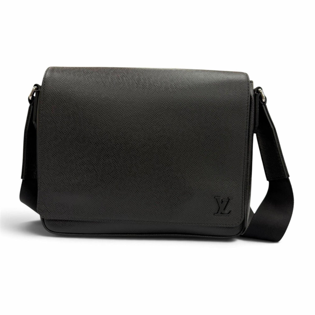 Louis Vuitton Black Taiga Leather Shoulder Bag (Pre-Owned)