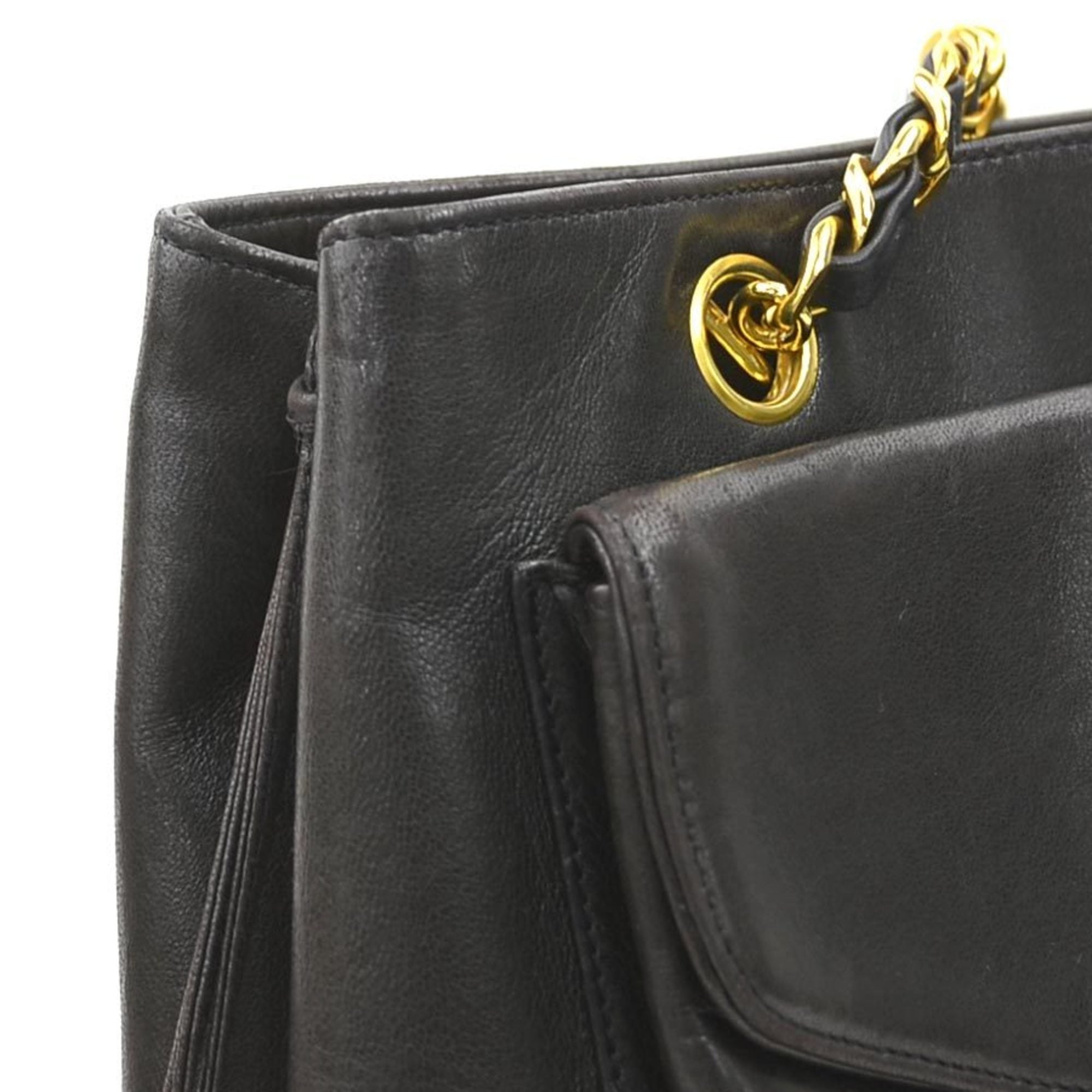 Chanel Black Leather Shoulder Bag (Pre-Owned)