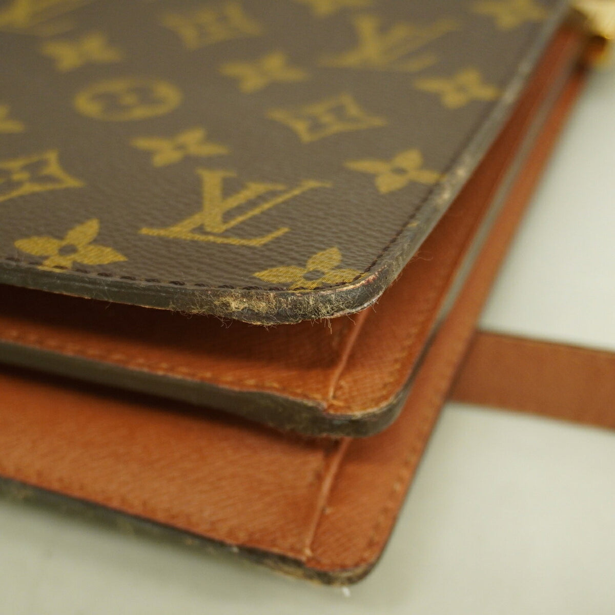Louis Vuitton Brown Shoulder Bag (Pre-Owned)