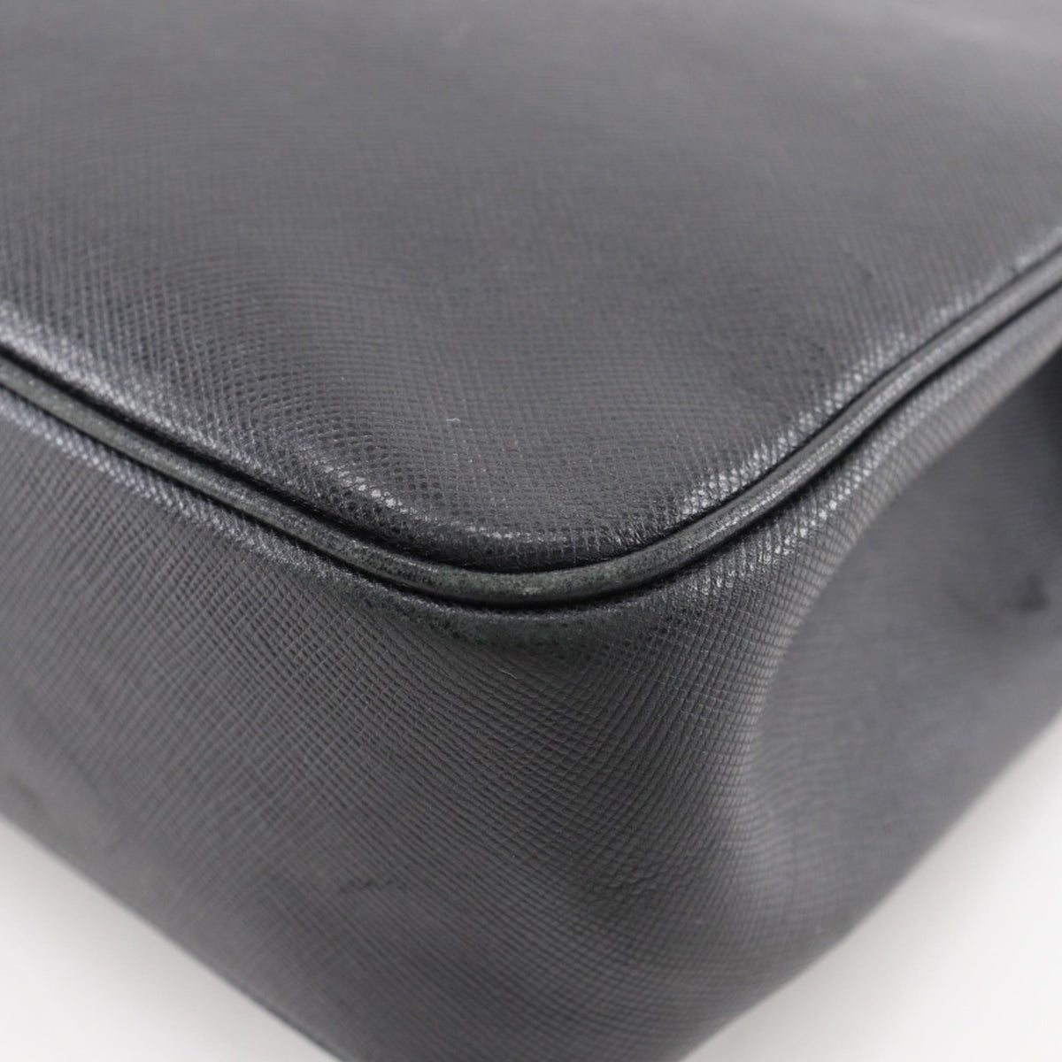 Salvatore Ferragamo Black Leather Shoulder Bag (Pre-Owned)