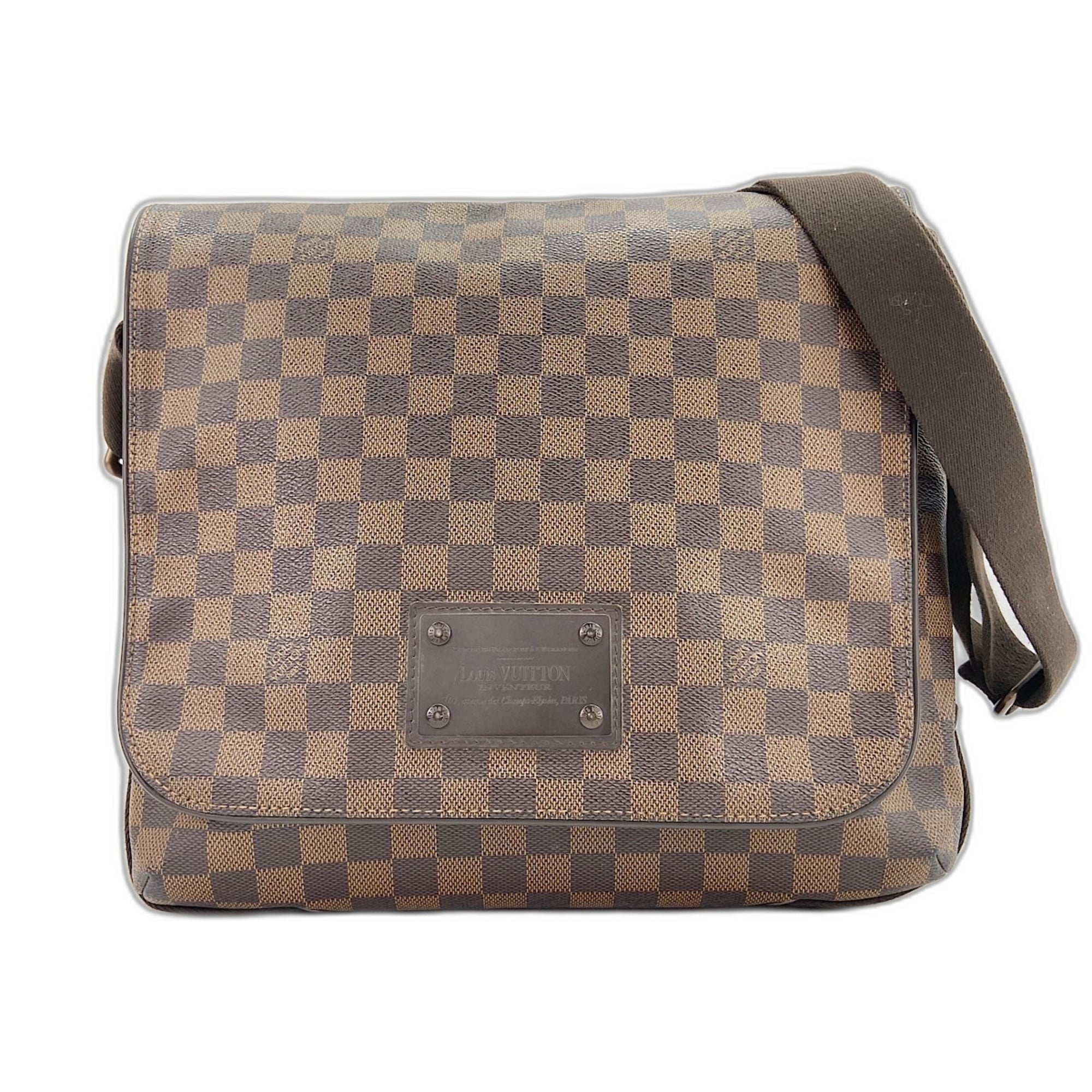 Louis Vuitton Brown Shoulder Bag (Pre-Owned)